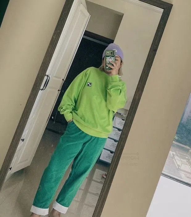 WE11DONE WE11DONE Green Gradient Neon Logo Sweatshirt. Size S / US 4 / IT 40 - 1 Thumbnail