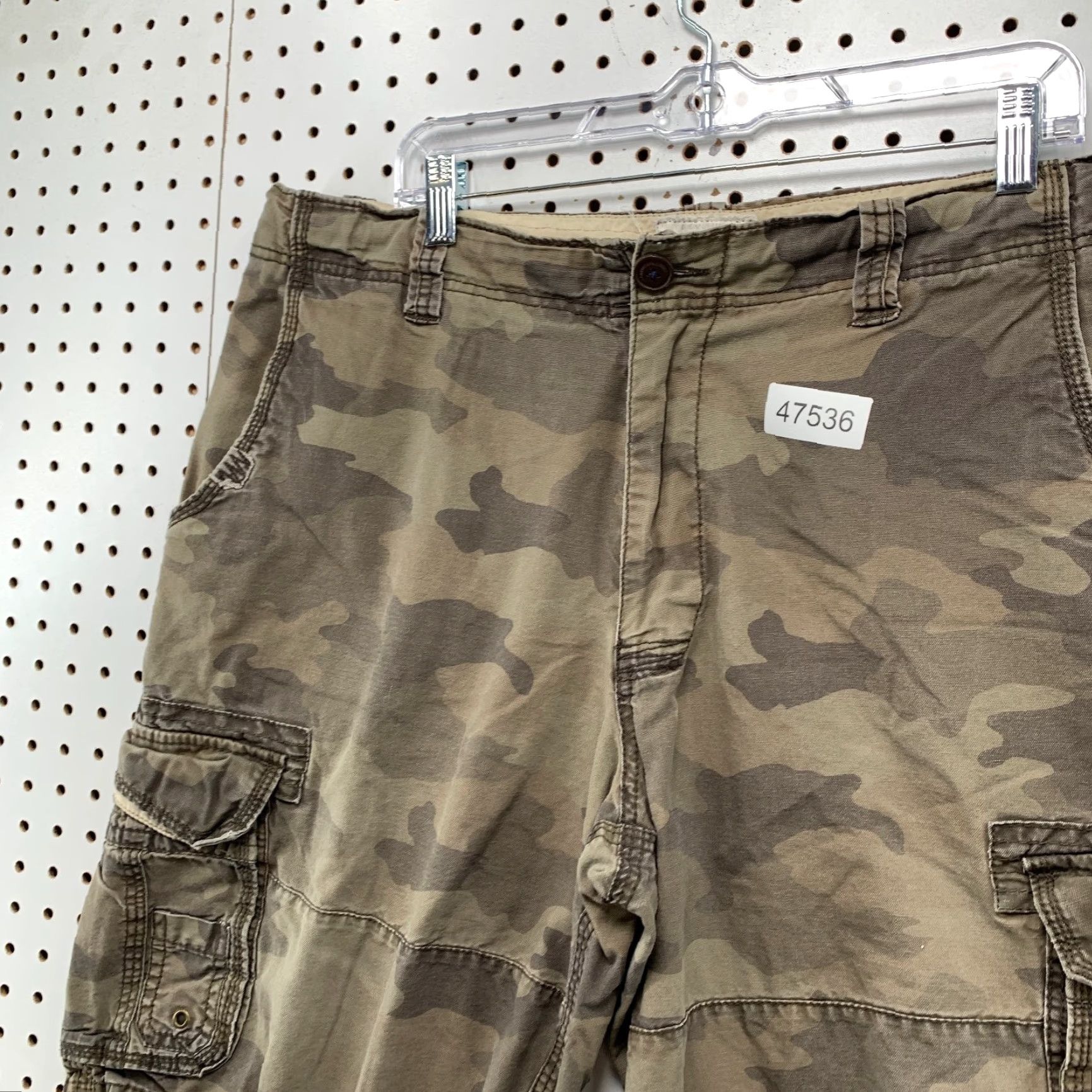 Vintage VINTAGE Aeropostale Cargo Shorts Mens 36 Camouflage 38x12 Beige Army Cargo Pocket 90s Y2K Mens Size US 36 / EU 52 - 6 Thumbnail
