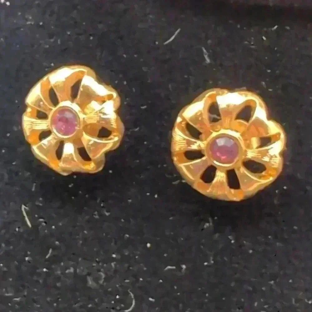 Vintage Vintage Estate Earrings Gold Tone Flower with pink stone Size ONE SIZE - 1 Thumbnail
