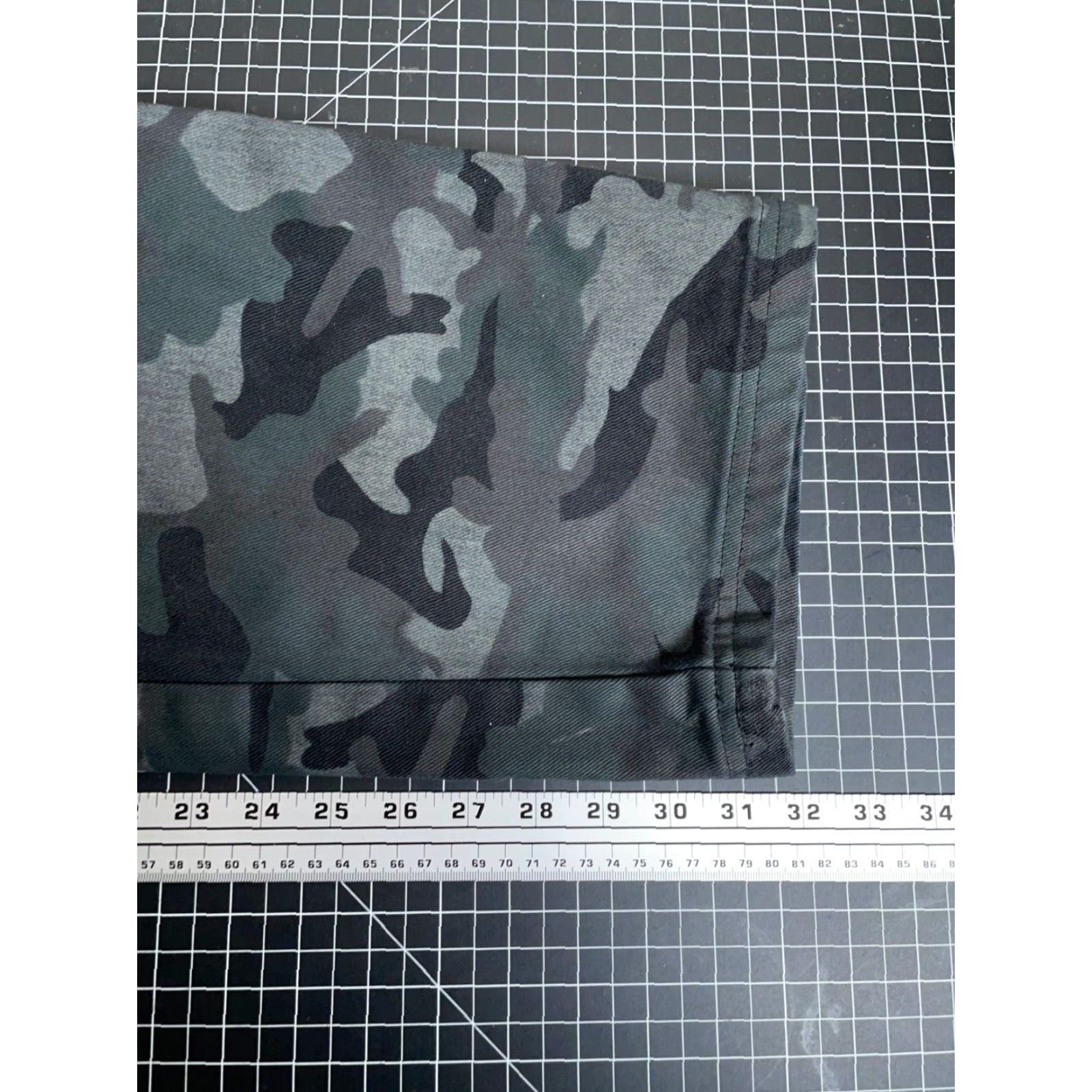 Vintage VINTAGE No Boundaries Camouflage Cargo Pants Shorts Men 30 x 32 Gray Cotton Casual Outdoor Size US 30 / EU 46 - 5 Thumbnail