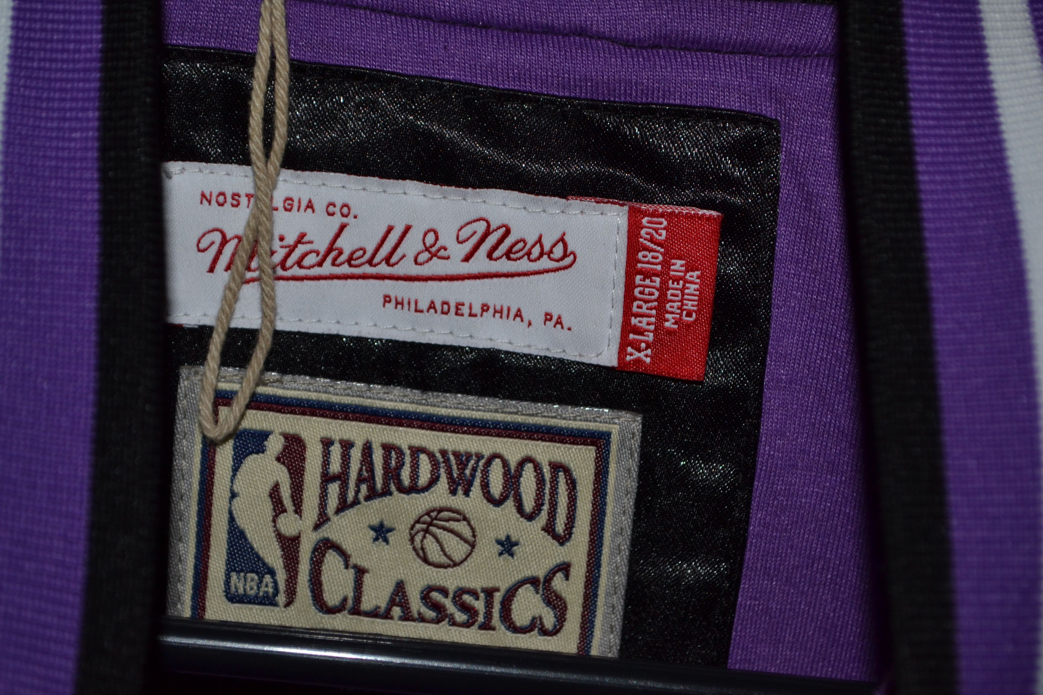 Mitchell & Ness Toronto Raptors Mitchell & Ness Light Satin XL Women Size XL / US 12-14 / IT 48-50 - 5 Thumbnail