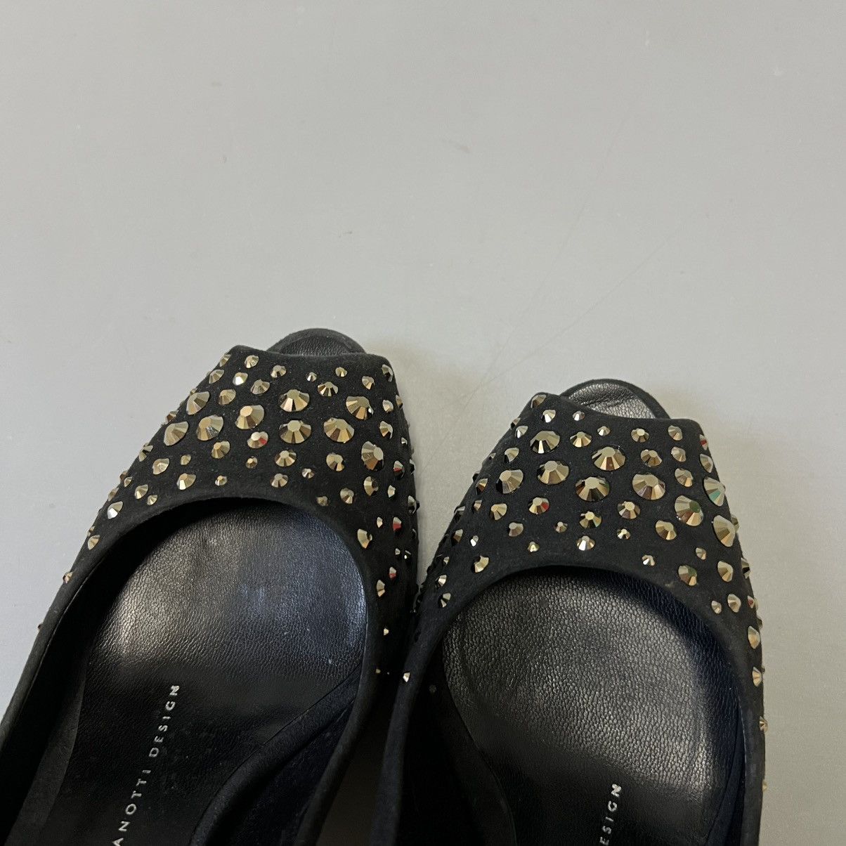 Giuseppe Zanotti Giuseppe Zanotti Black Suede Studded Pumps Size US 6.5 / IT 36.5 - 18 Thumbnail