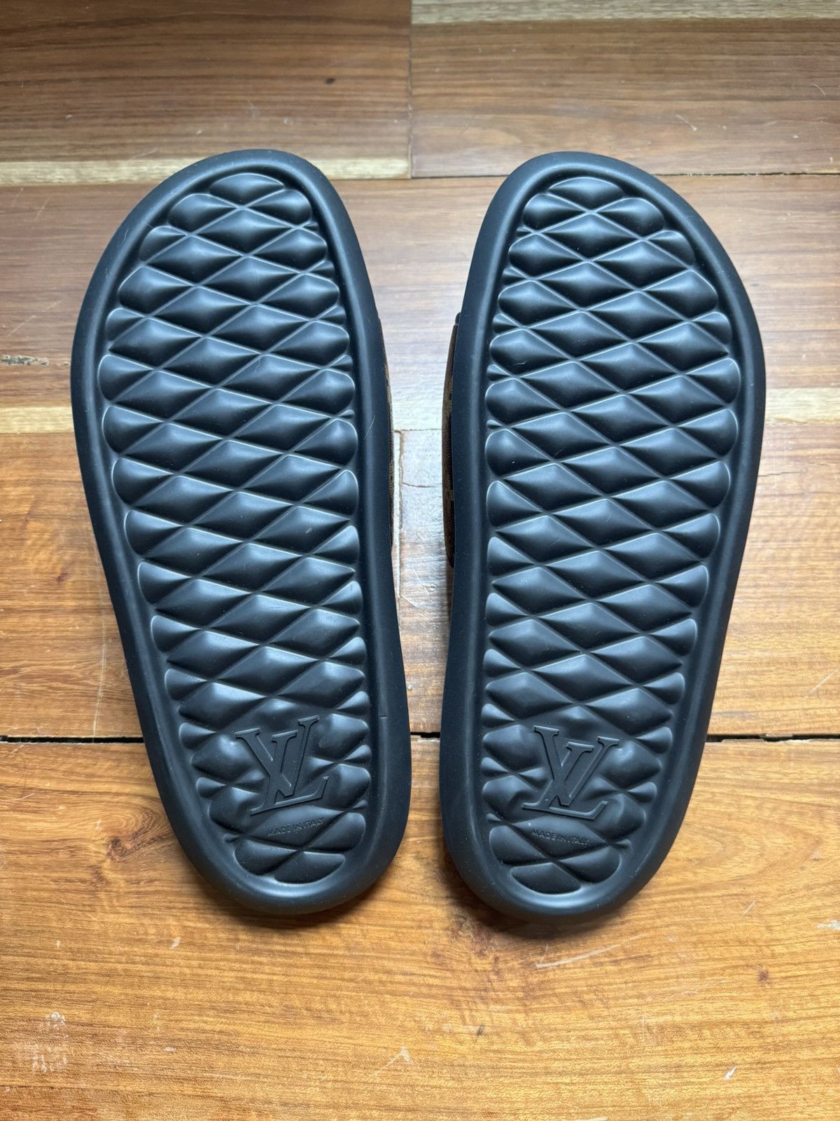 Louis Vuitton Louis Vuitton Men’s Waterfront Mule Size US 10 / EU 43 - 2 Thumbnail