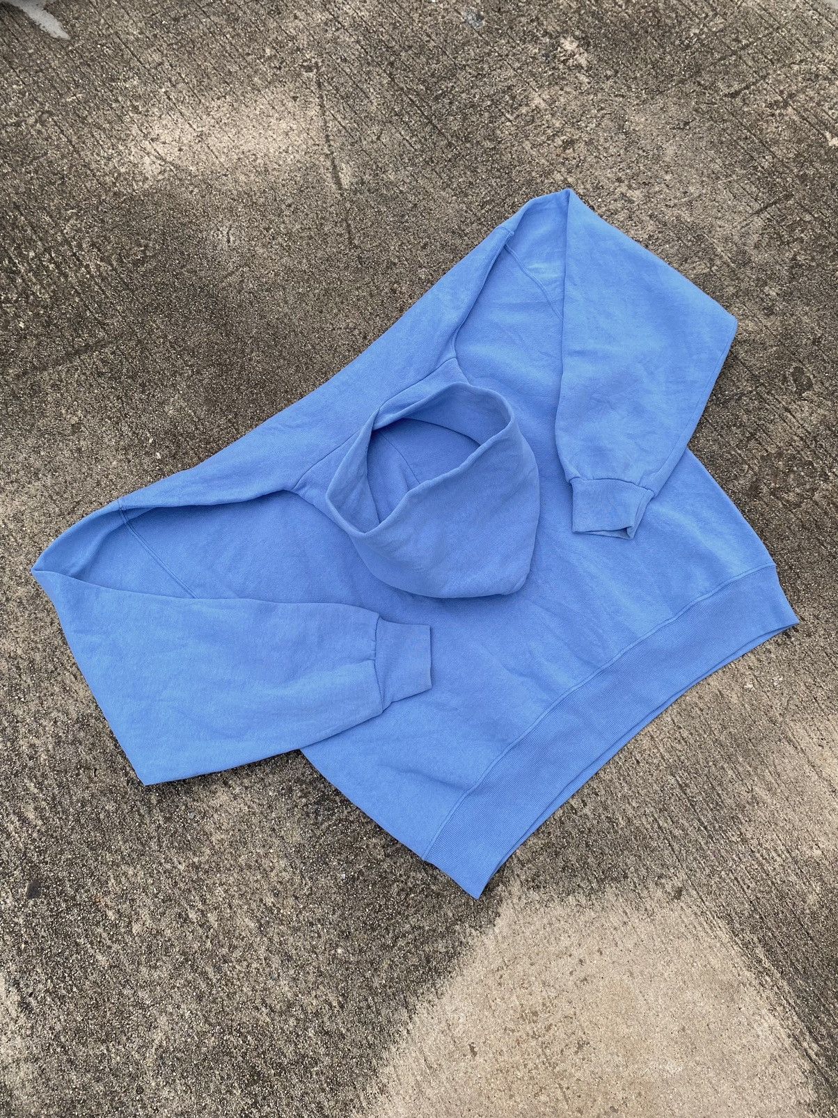 Vintage Vintage Russell Athletic Hoodie Baby Blue Size US L / EU 52-54 / 3 - 9 Thumbnail