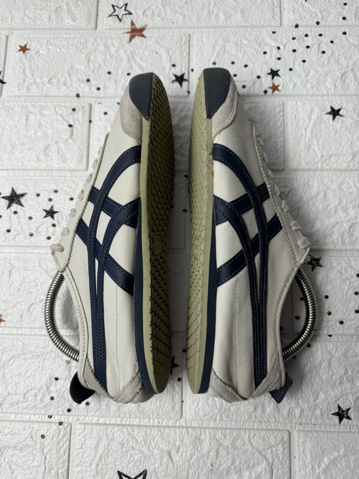 Onitsuka Tiger Onitsuka Tiger MEXICO 66 US7.5 UK6.5 EUR40.5 Casual Size US 7.5 / EU 40-41 - 7 Thumbnail