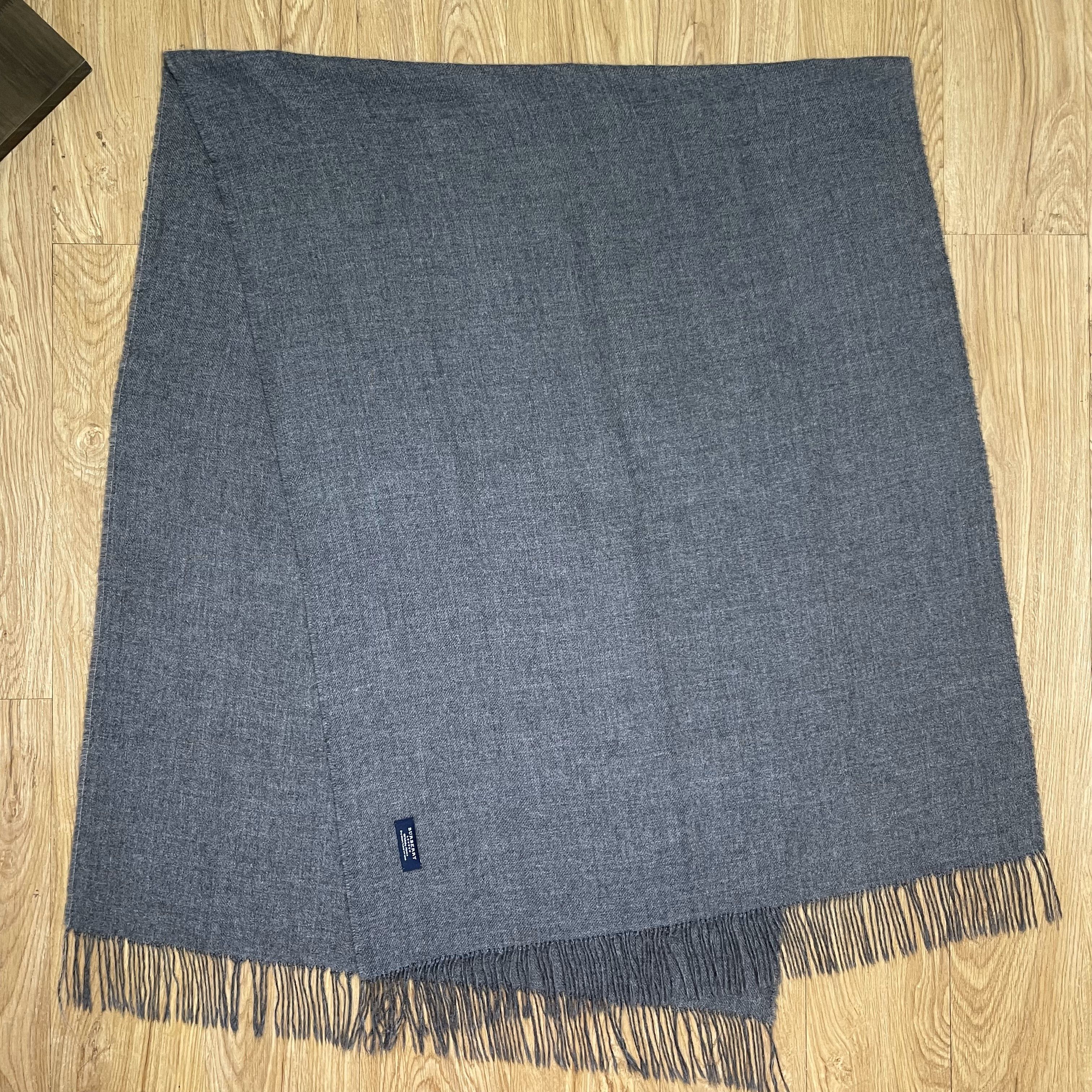 Burberry Burberry Big Scarf Scarf / Muffler - 6159 Size ONE SIZE - 5 Thumbnail
