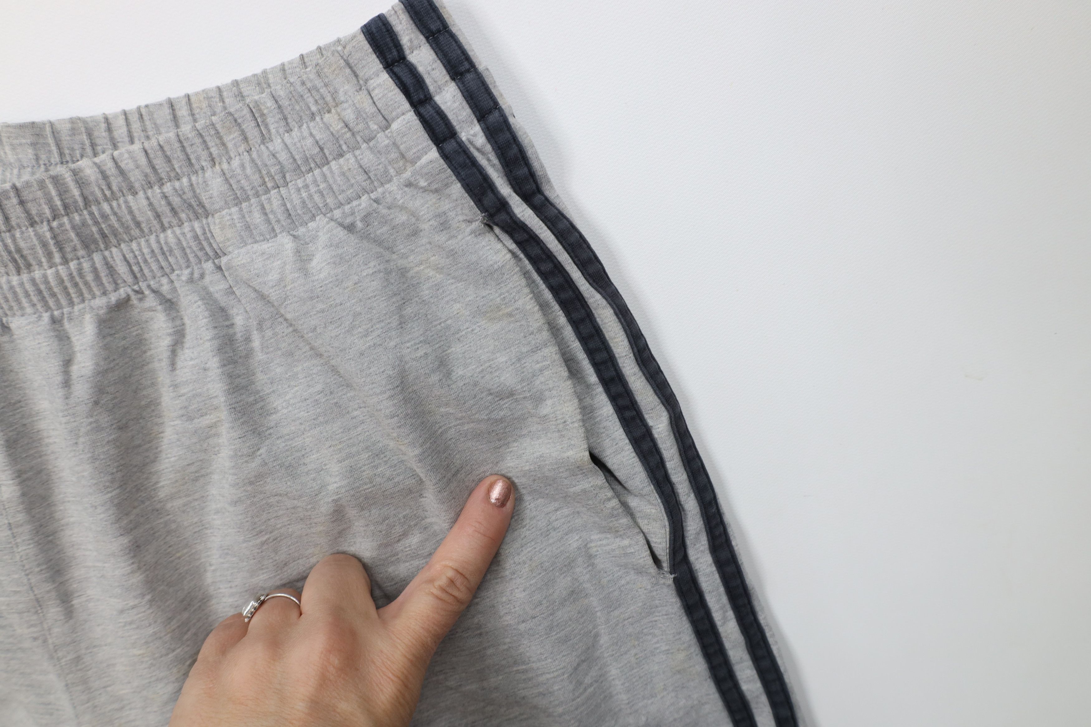 Adidas Vintage Y2K 2004 Adidas Spell Striped Above Knee Shorts Gray Size US 34 / EU 50 - 6 Thumbnail