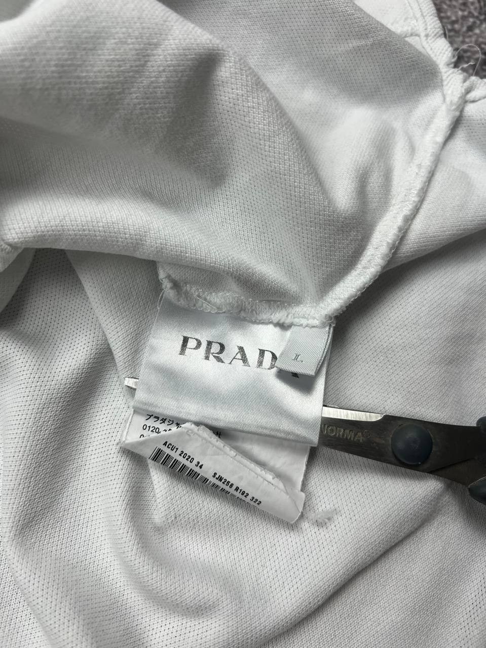 Prada Prada Polo White Tab T-Shirt Luxury Size US L / EU 52-54 / 3 - 9 Thumbnail