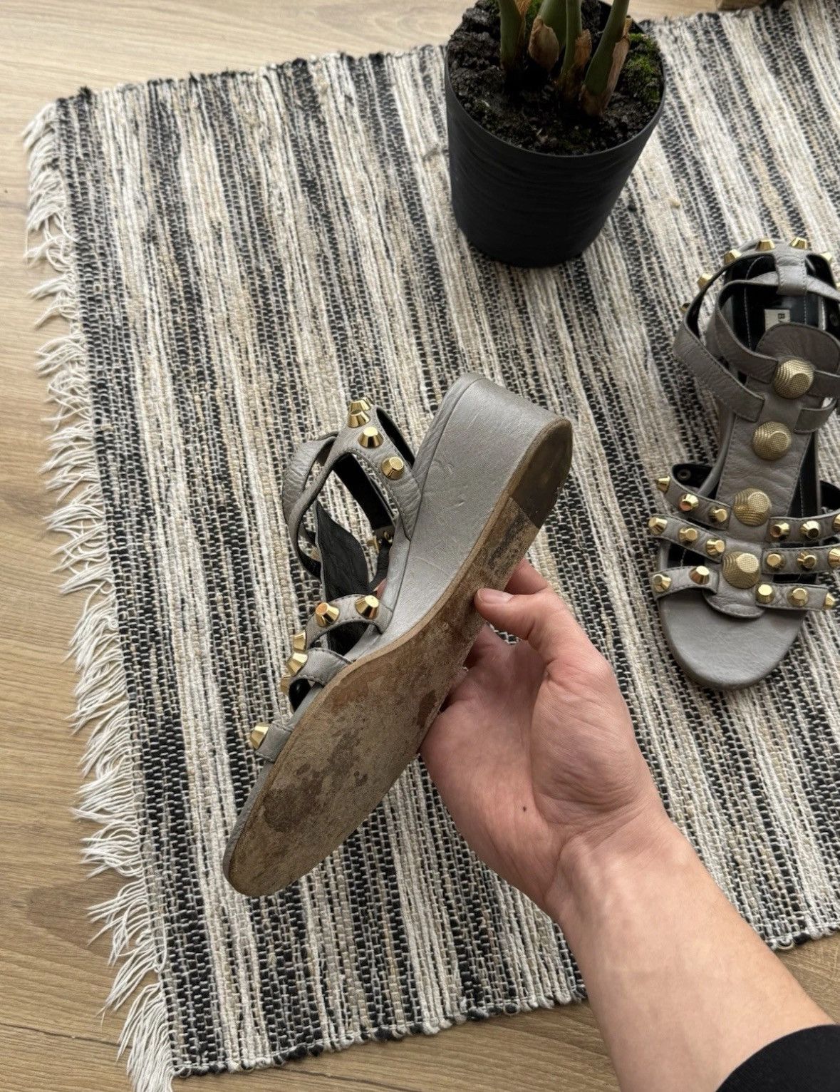 Balenciaga Balenciaga Gris Pyrite Studded Sandals Lambskin Womans 39 Size US 9 / IT 39 - 8 Thumbnail