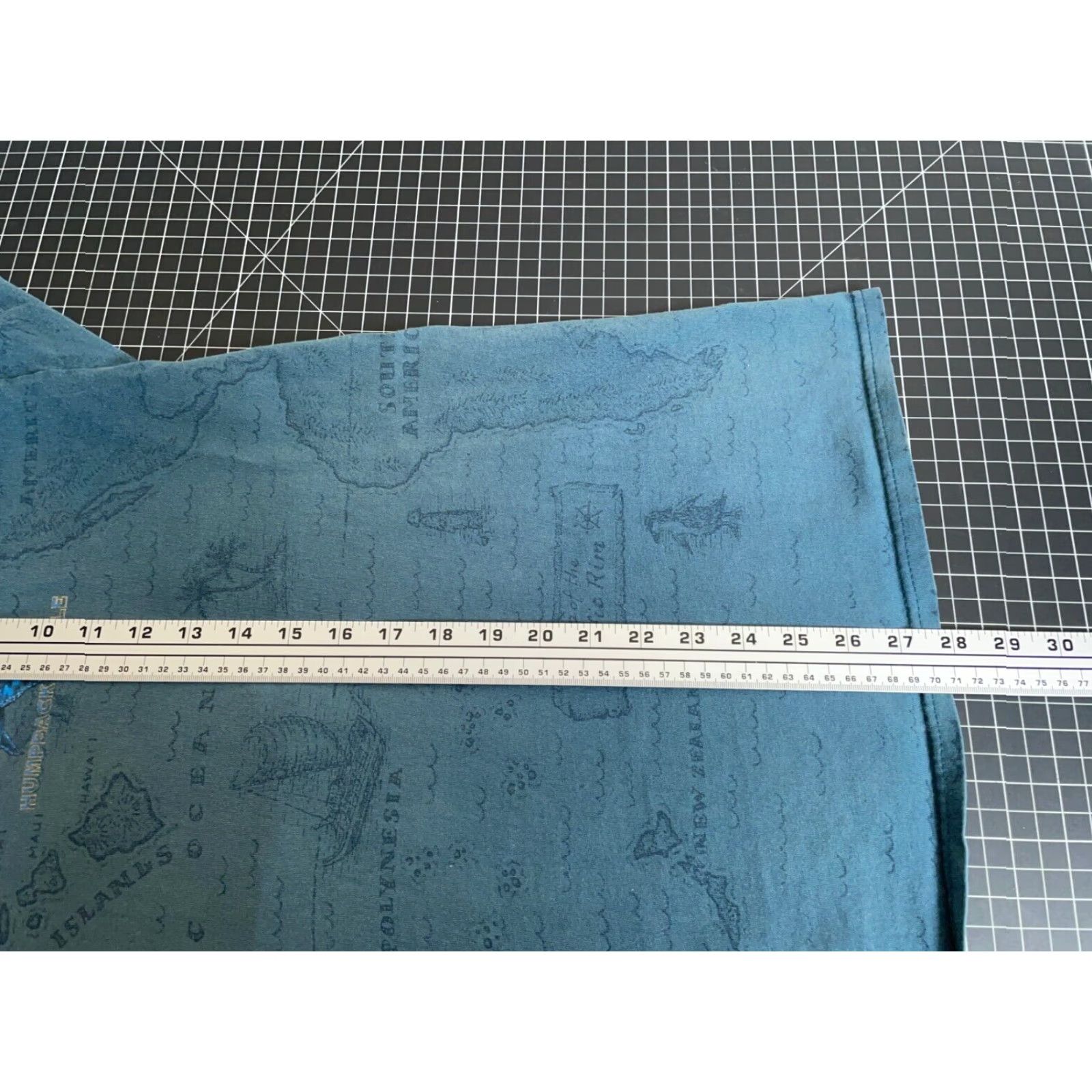 Hanes VINTAGE Hanes T-Shirt Maui Humpback Whale Map Graphic Short Sleeve Adult XL Blue 90s Nautical Animals Mens Size US XL / EU 56 / 4 - 6 Thumbnail