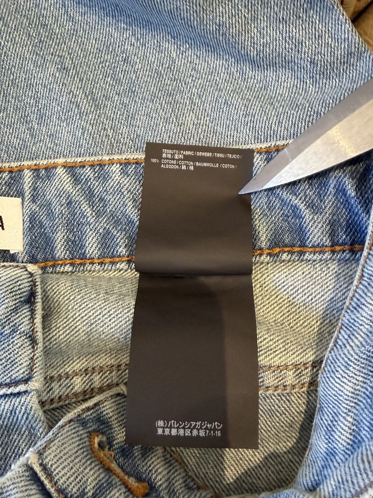 Balenciaga Balenciaga light wash denim jeans with distressed knee Size 24" / US 00 / IT 34 - 6 Thumbnail