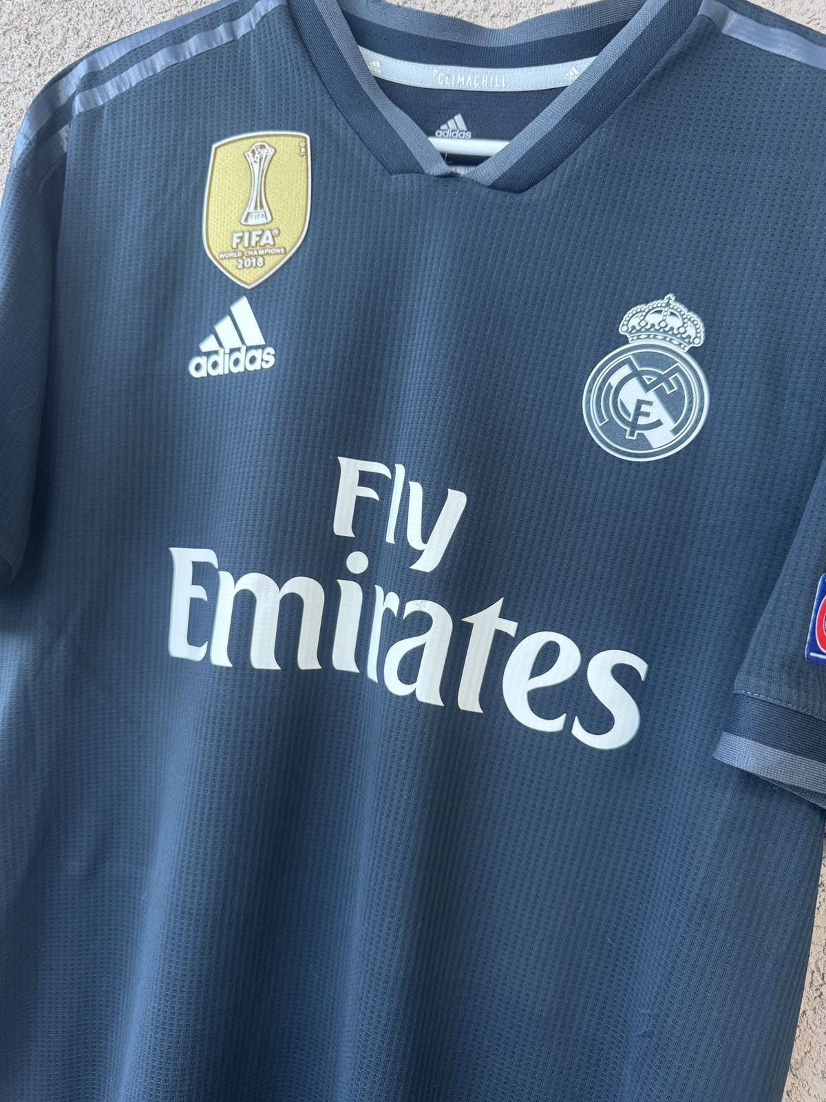 Adidas 2018 Real Madrid Away Climachill Benzema Size L Jersey Size US L / EU 52-54 / 3 - 3 Thumbnail