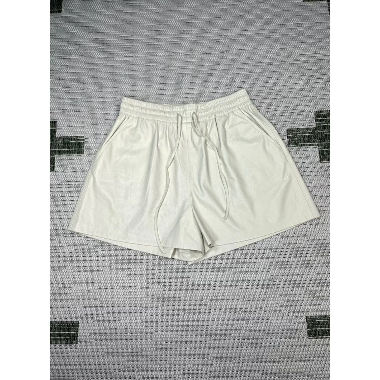 Good American Good American Shorts Womens 3 Beige Better Than Leather Fleece Lined Drawstring Size 26" / US 2 / IT 38 - 2 Thumbnail