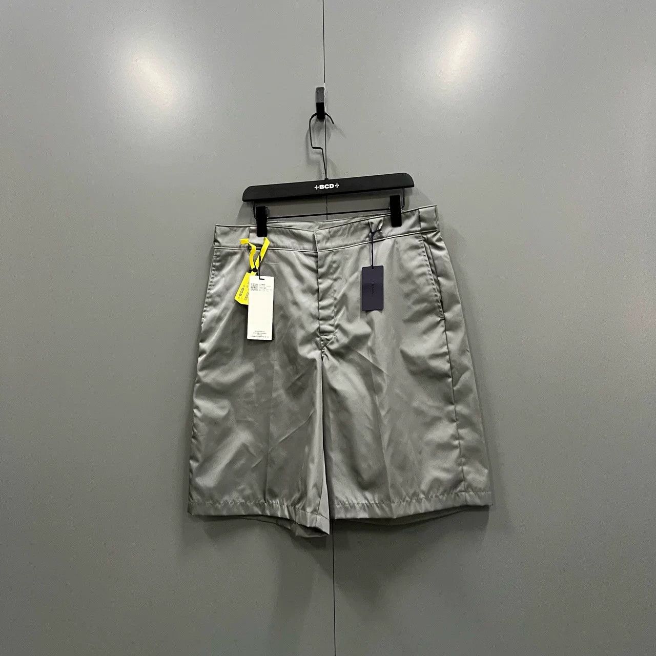 Prada Prada Gray Triangle Logo Shorts Size US 30 / EU 46 - 1 Thumbnail