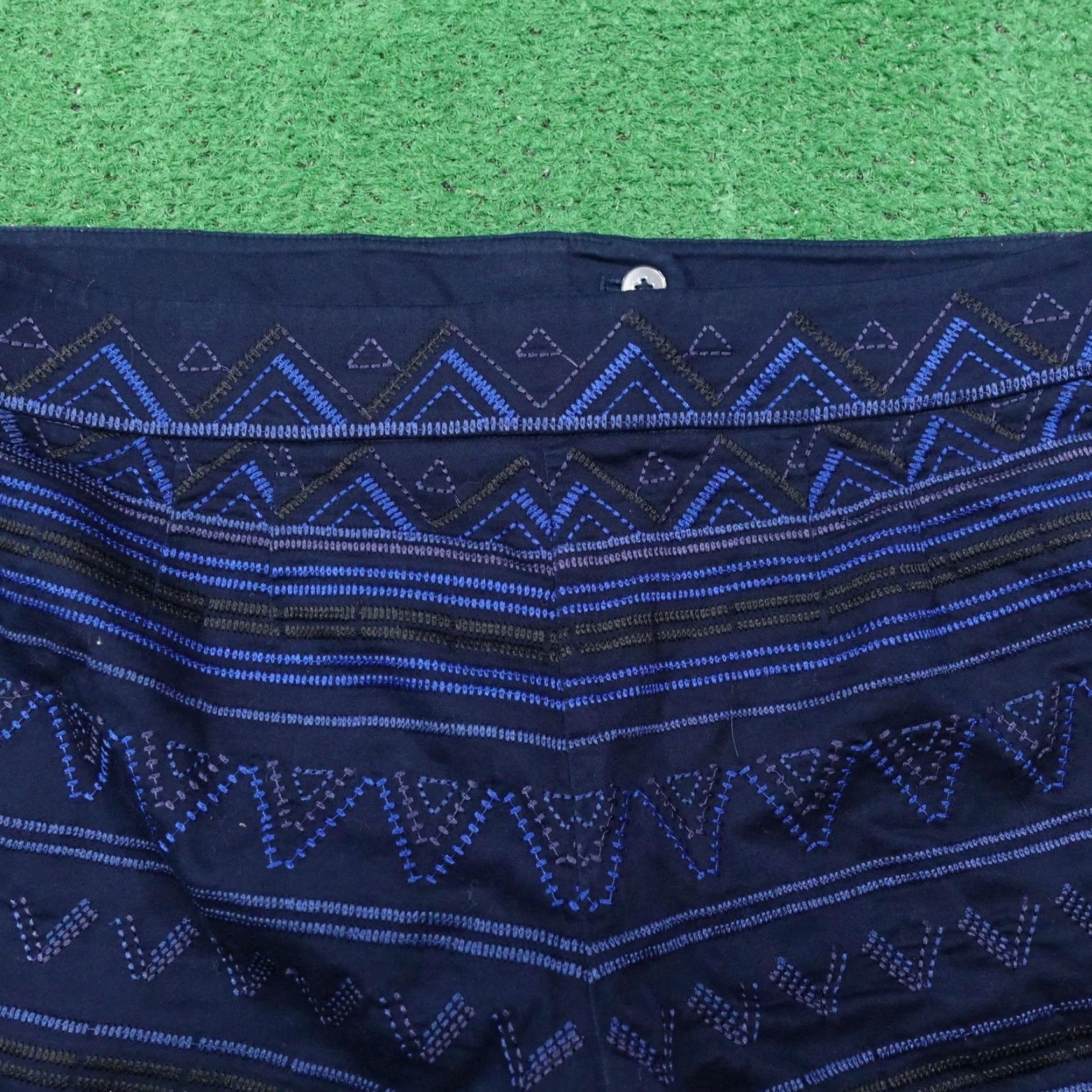 White House Black Market White House Black Market Shorts Womens 14 Blue Twill Embroidered Geometric Hot Pants Size 36" / US 14 / IT 50 - 4 Thumbnail