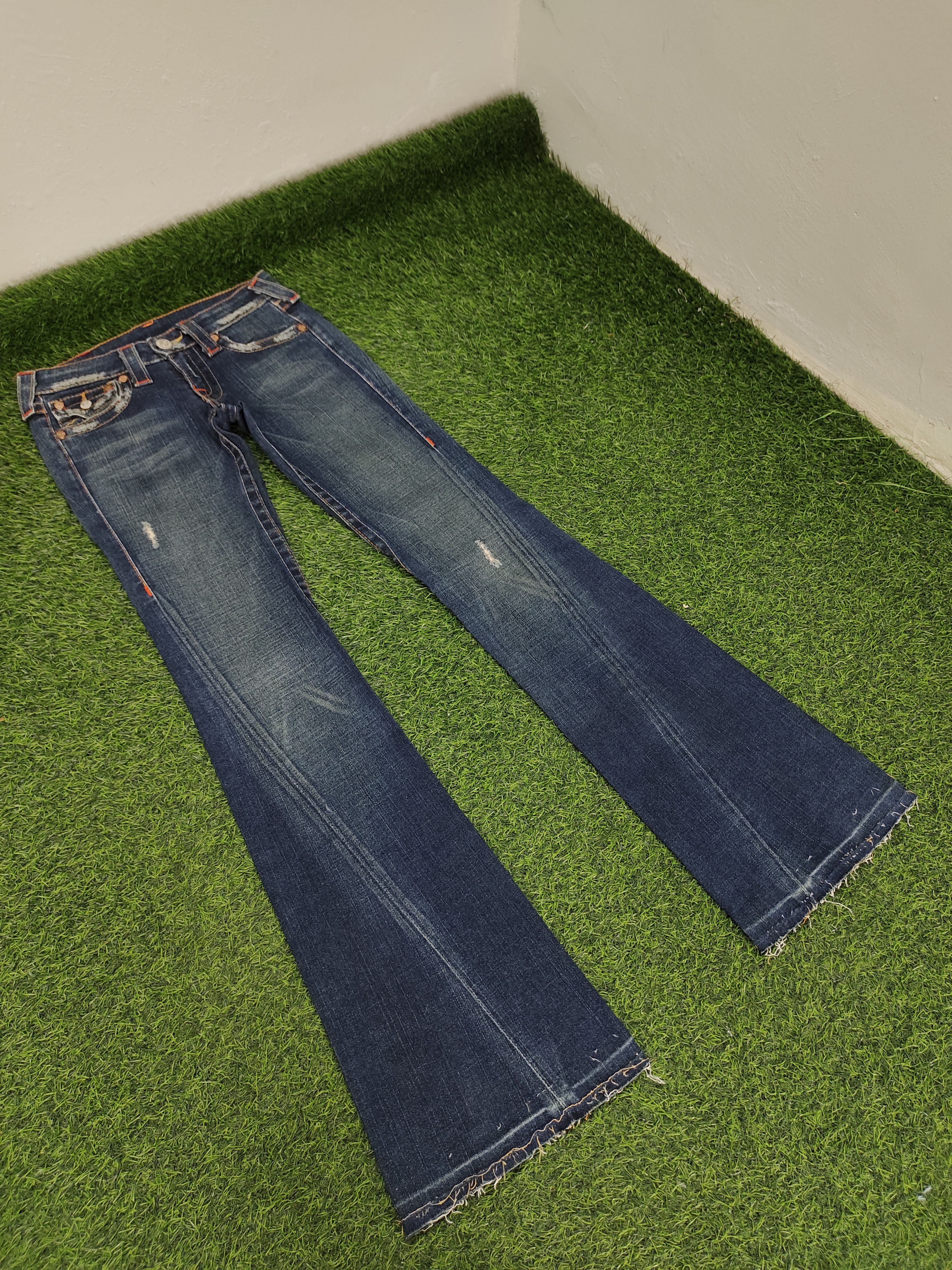 True Religion Flare Jeans True Religion Distress Low Rise Denim Bootcut Size 26" / US 2 / IT 38 - 3 Thumbnail