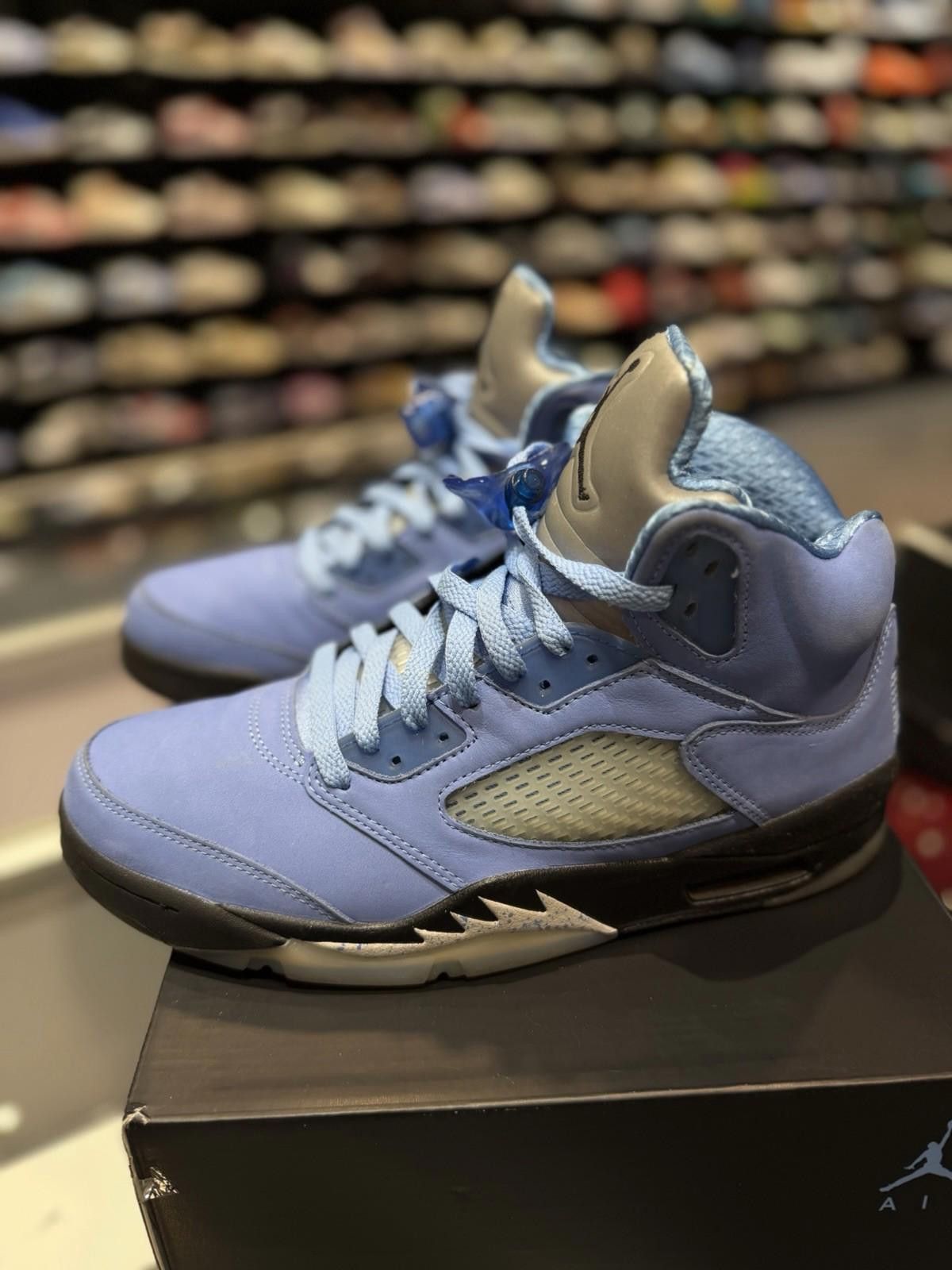 Jordan Brand Jordan 5 Retro SE UNC University Blue Sneakers Size 9.5 Size US 9.5 / EU 42-43 - 4 Thumbnail