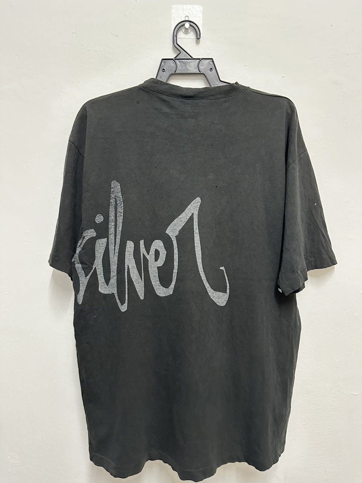 Quiksilver Vintage Quiksilver Thrashed Sunfaded Tshirt Size US L / EU 52-54 / 3 - 11 Thumbnail