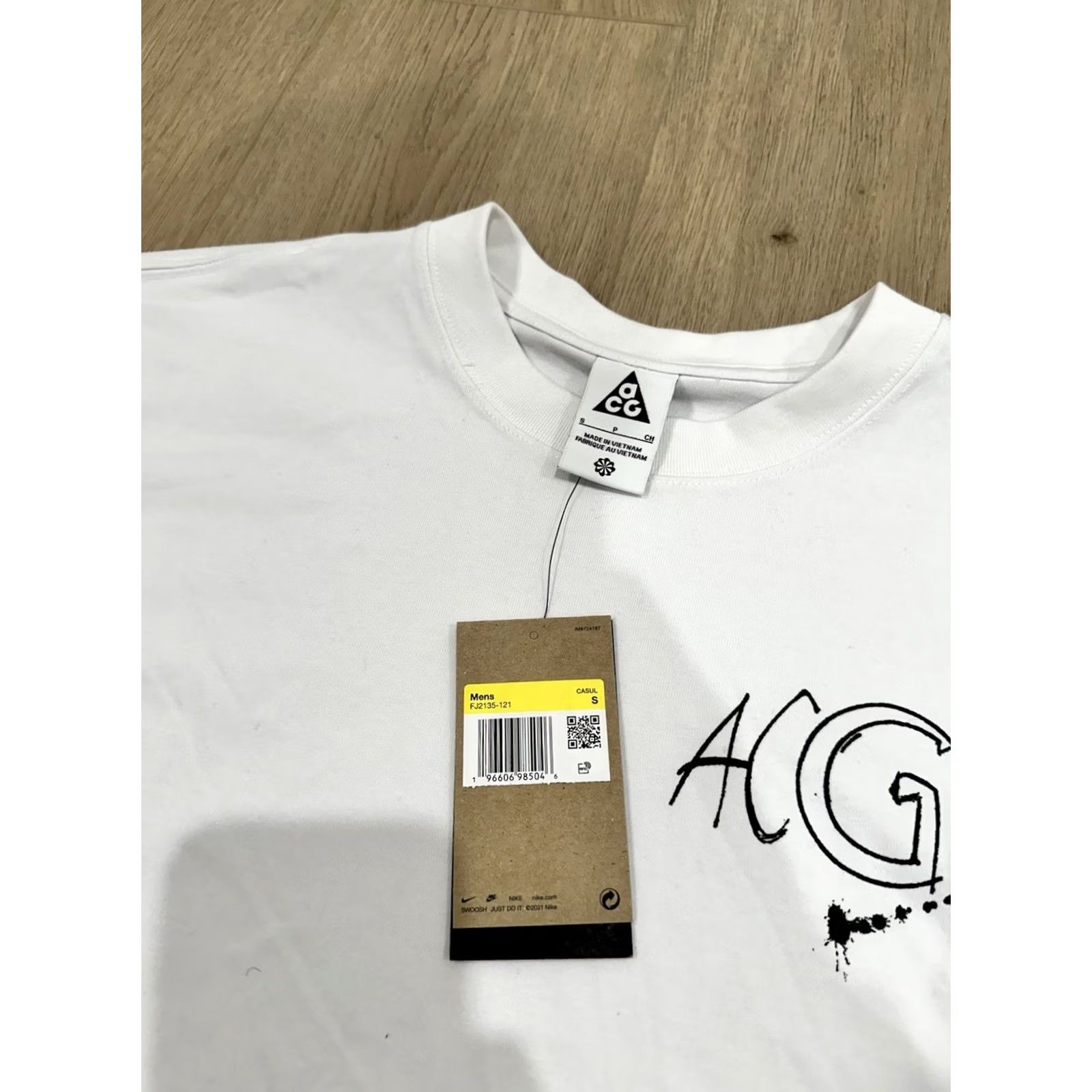 Nike VINTAGE? No. Nike ACG All Conditions Gear Shirt Mens Small Outdoor White Long Sleeve Crew Neck Solid Graphic Print Logo Size US S / EU 44-46 / 1 - 6 Thumbnail