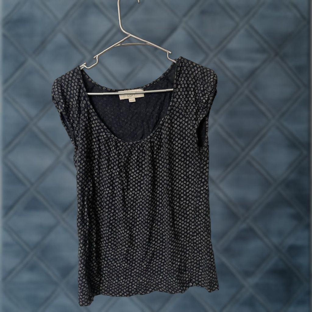 Ann Taylor VINTAGE Loft Tank Womens Size Medium Sleeveless Knit Blouse Top Blue Floral Size M / US 6-8 / IT 42-44 - 1 Thumbnail