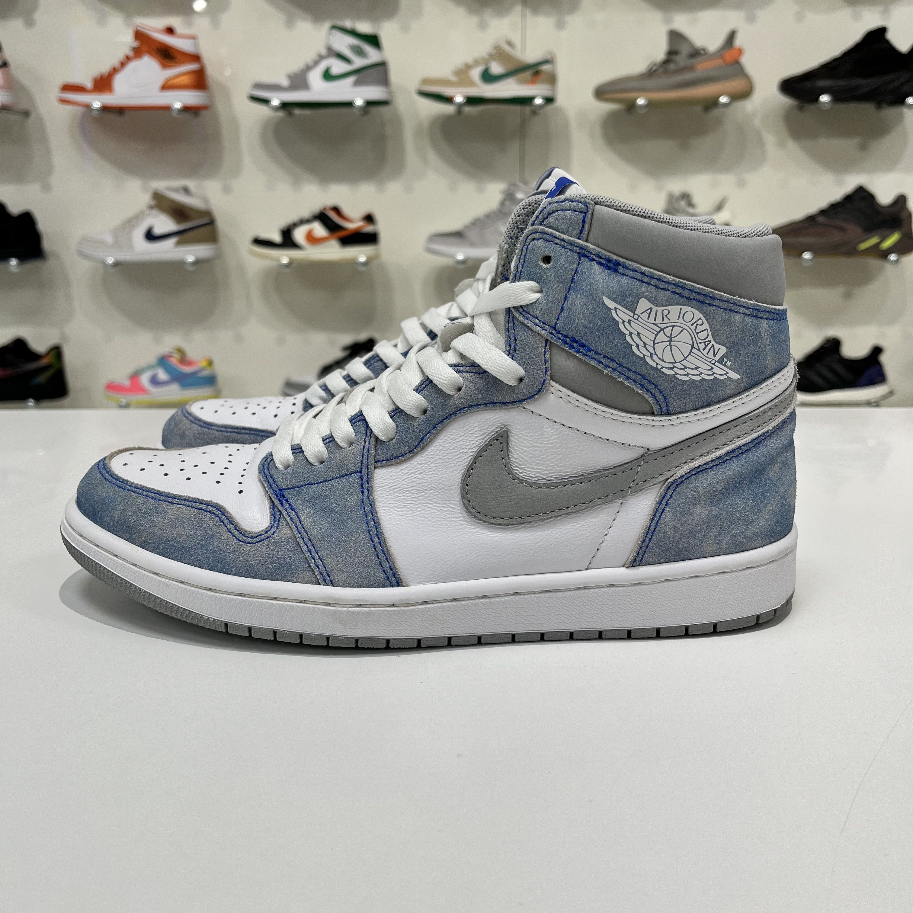 Nike Air Jordan 1 Retro High Hyper Royal Smoke Grey Size US 9.5 / EU 42-43 - 2 Thumbnail