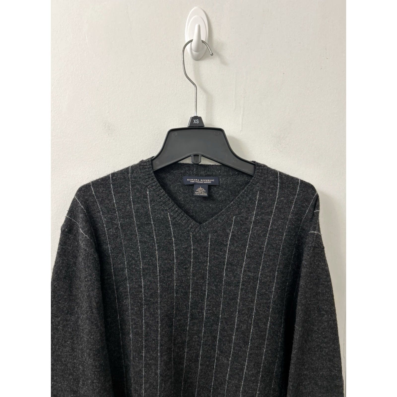 Banana Republic Banana Republic Sweater Mens L Gray 100% Merino Wool V-Neck Pinstripe L/S 2003 Size US L / EU 52-54 / 3 - 2 Thumbnail