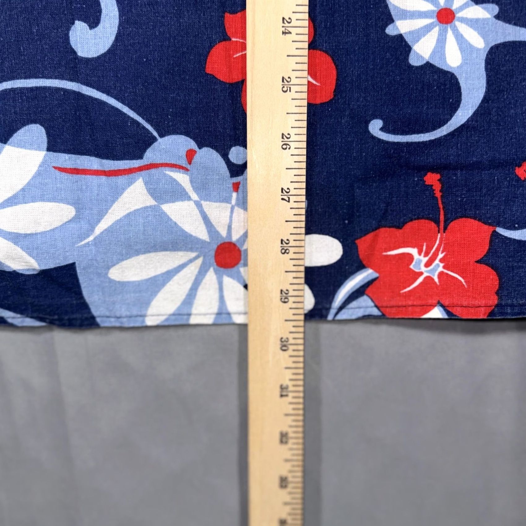 Vintage VINTAGE Surf Report International Hawaiian Shirt Men L Blue Hibiscus Floral Short Sleeve Button-Up Pockets Made in USA Size US L / EU 52-54 / 3 - 7 Thumbnail