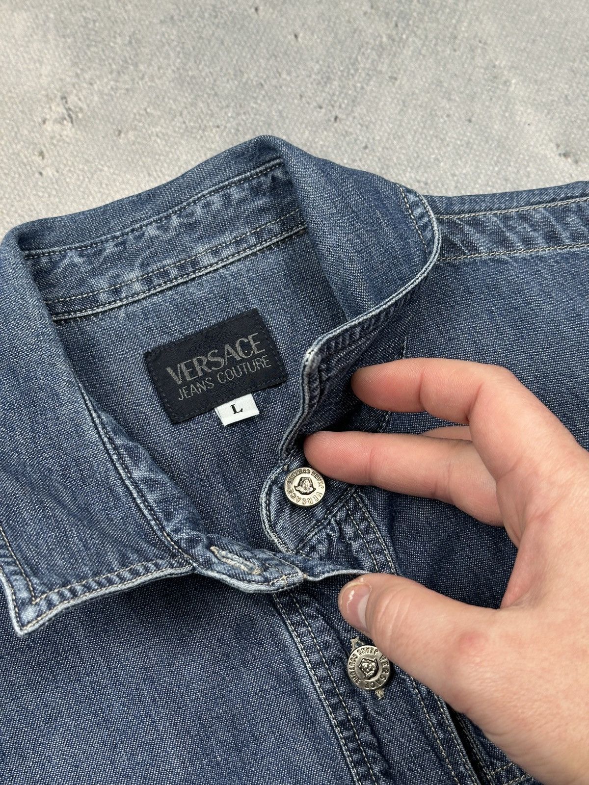 Versace Jeans Couture Versace Jeans Couture Vintage Medusa Button Denim Shirt 90s Size L / US 10 / IT 46 - 7 Thumbnail