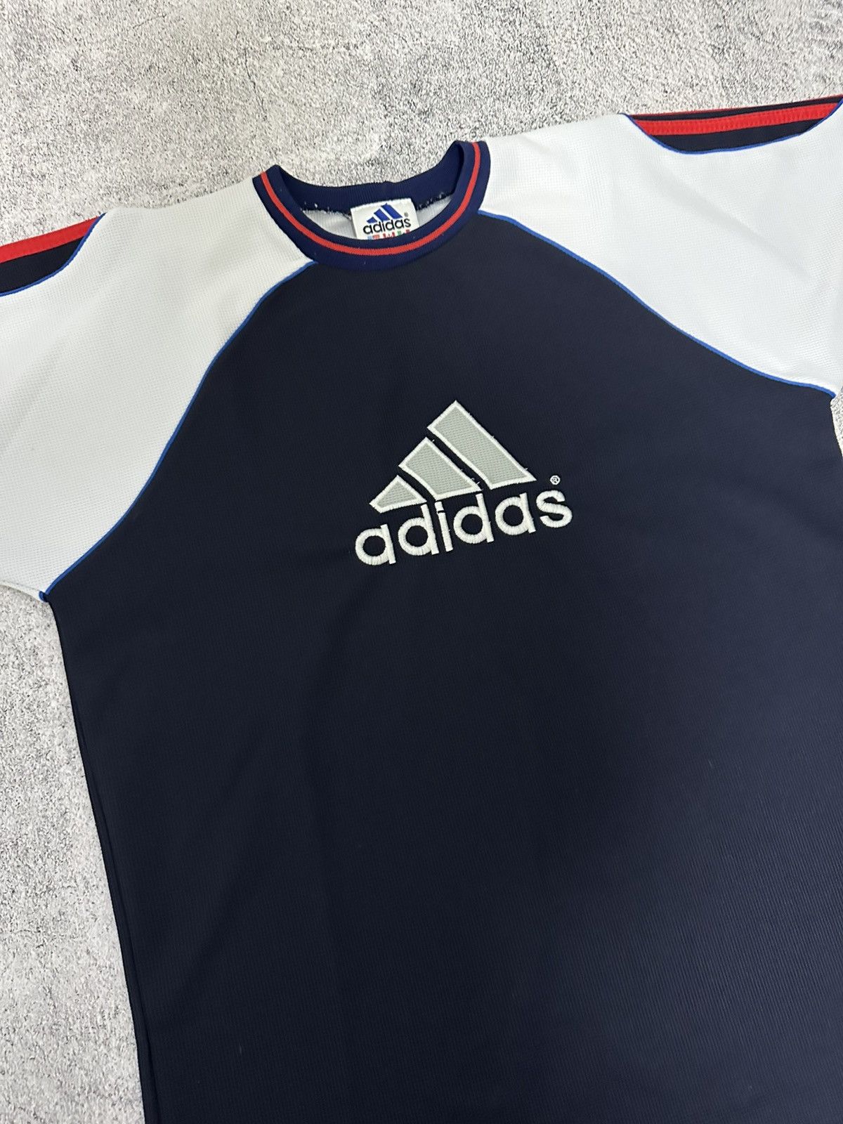 Adidas Vintahe Adidas T-shirt Big Embroidered Logo Centre Size US XXL / EU 58 / 5 - 5 Thumbnail