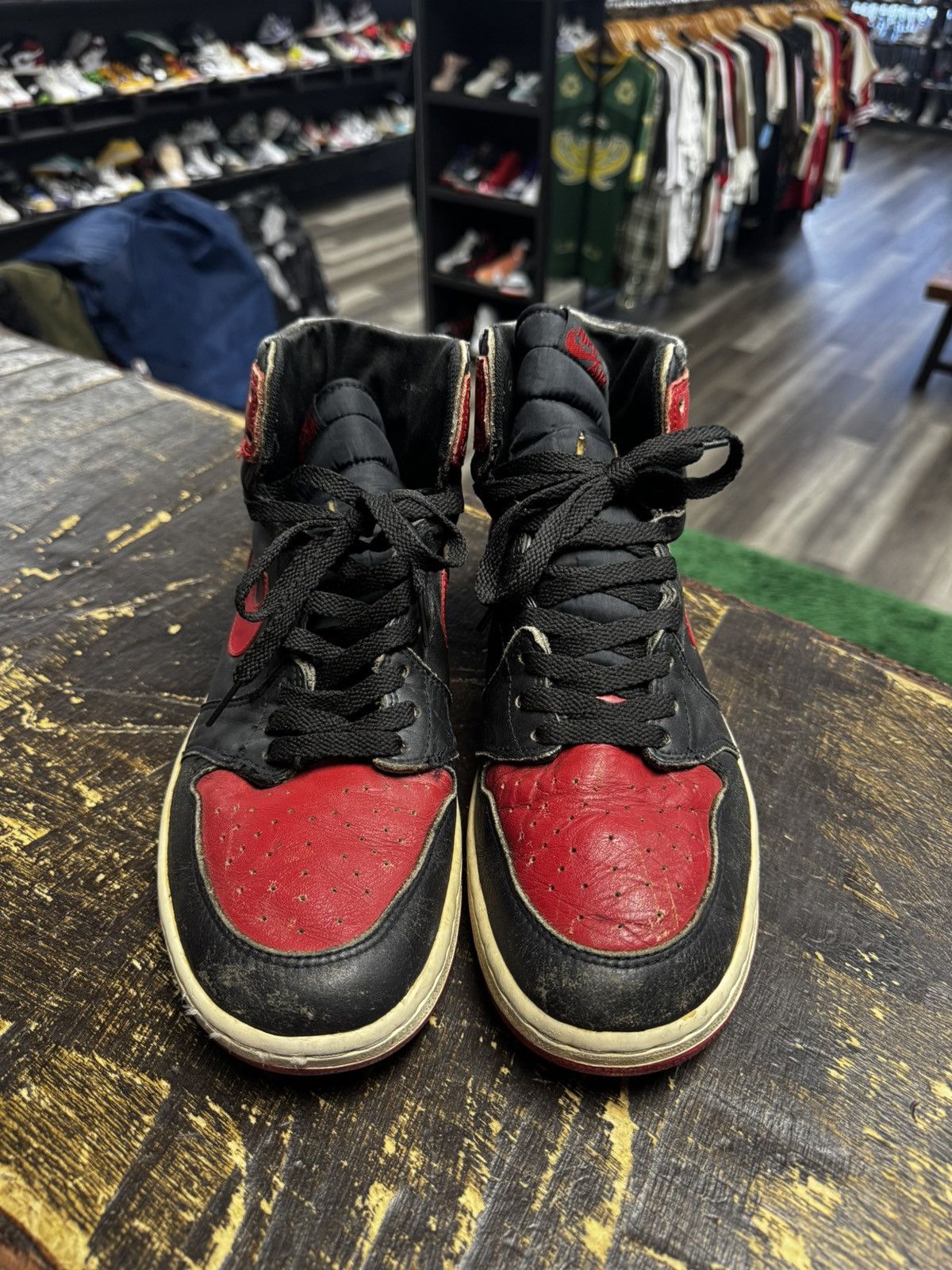 Jordan Brand Original 1985 Jordan 1 High Black Red Bred Sneakers Size US 12 / EU 45 - 2 Thumbnail