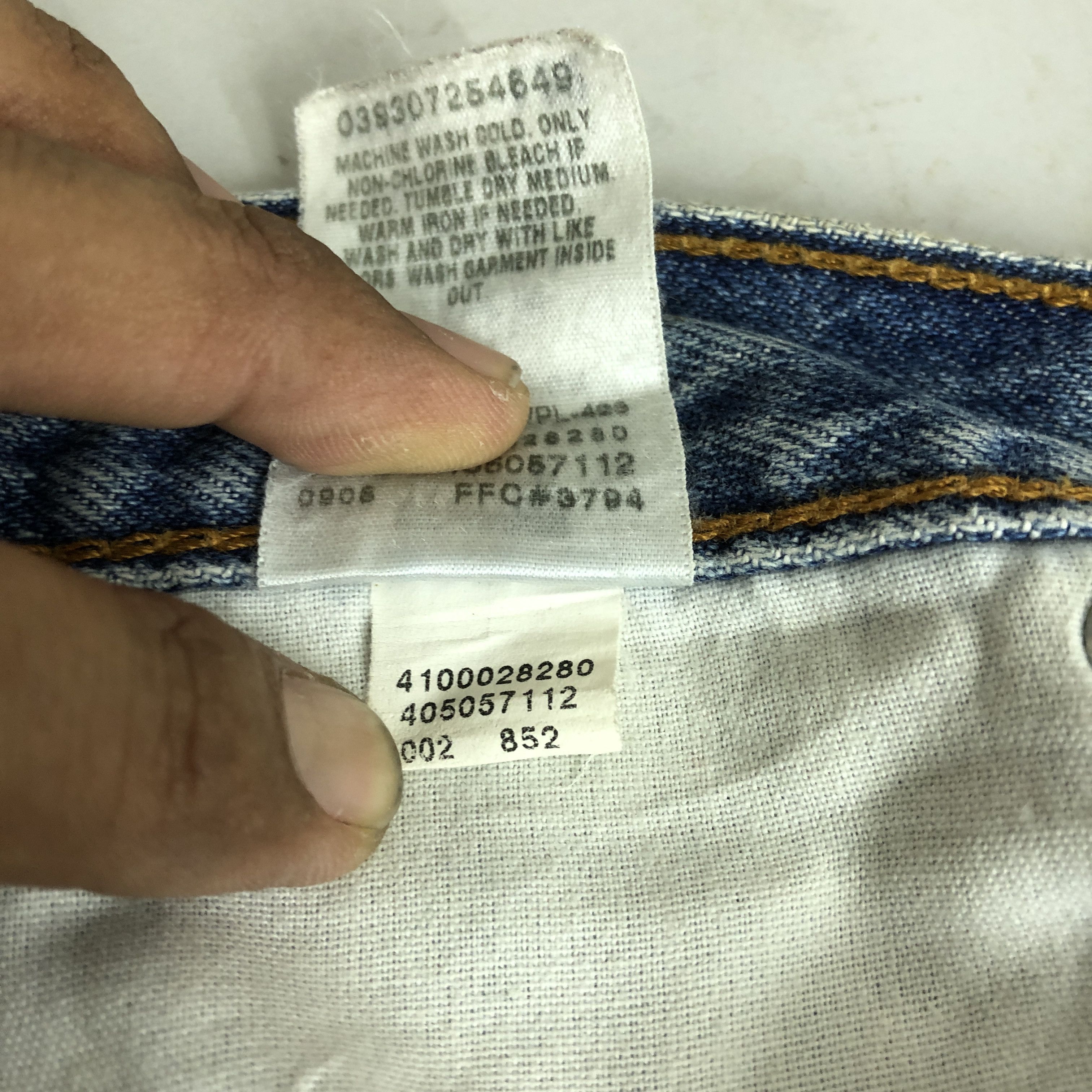 Levi's Vintage Ripped Levi's 505 Jeans Levis Faded Light Wash Denim Size US 40 / EU 56 - 15 Thumbnail