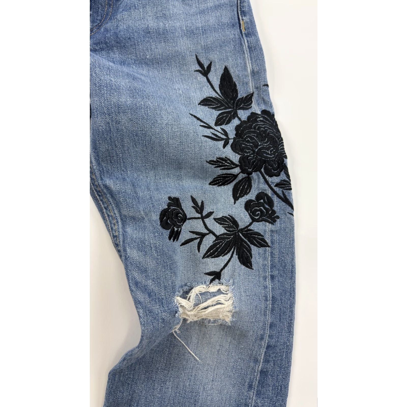 Rag & Bone VINTAGE rag & bone Women's Jeans 24 Blue Floral Embroidered Distressed Denim Medium Wash High Rise Pockets Size 42" / US 20 - 2 Thumbnail