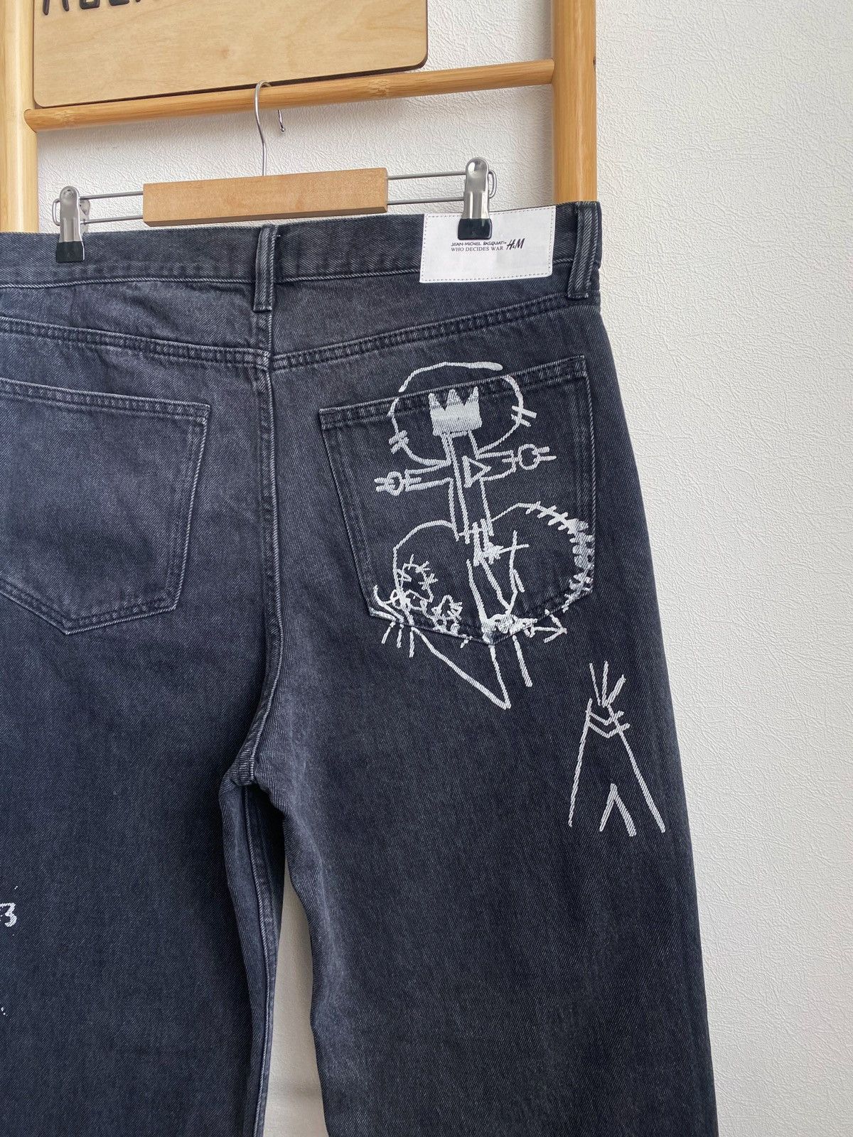 H&M × Jean-Michel Basquiat × Who Decides War Who Decides War Baggy denim jeans H&M x Basquiat x Ev&Tela Size US 32 / EU 48 - 13 Thumbnail