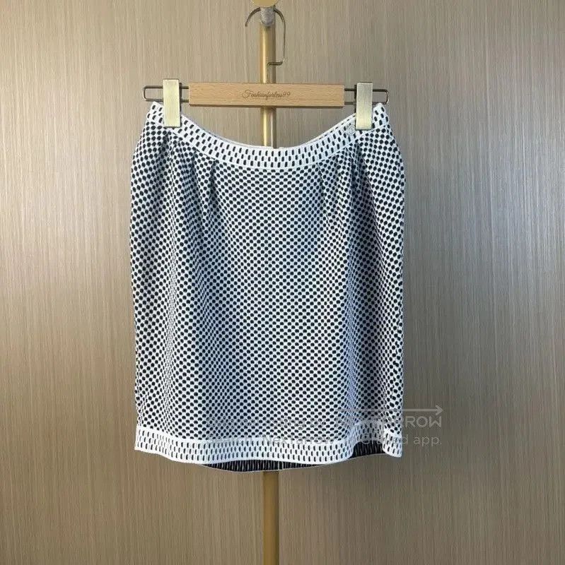 Chanel Chanel Color-Block Womens Skirt . Size 23" - 1 Thumbnail
