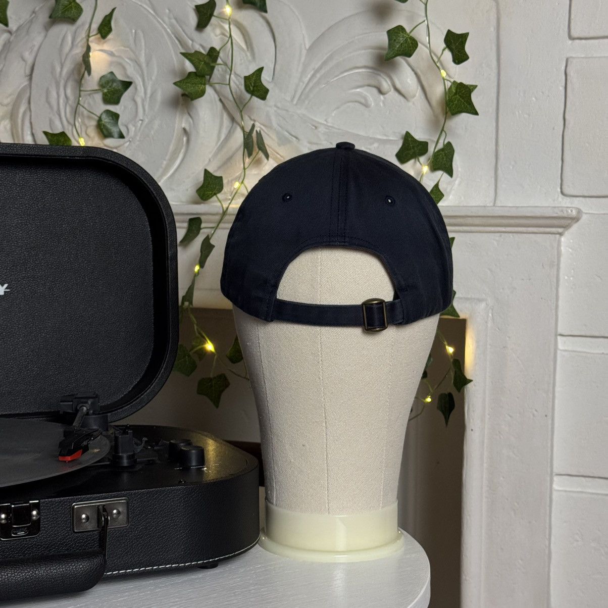 Supreme SUPREME Embossed Logo 6 Panel Hat Cap NAVY Size ONE SIZE - 4 Thumbnail
