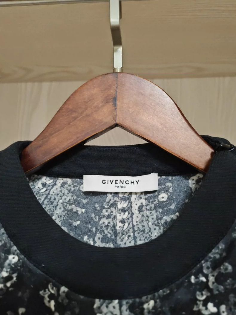 Givenchy Givenchy Silk Mulberry Silk Short Sleeve 2506-Nextarrow Size US XS / EU 42 / 0 - 2 Thumbnail