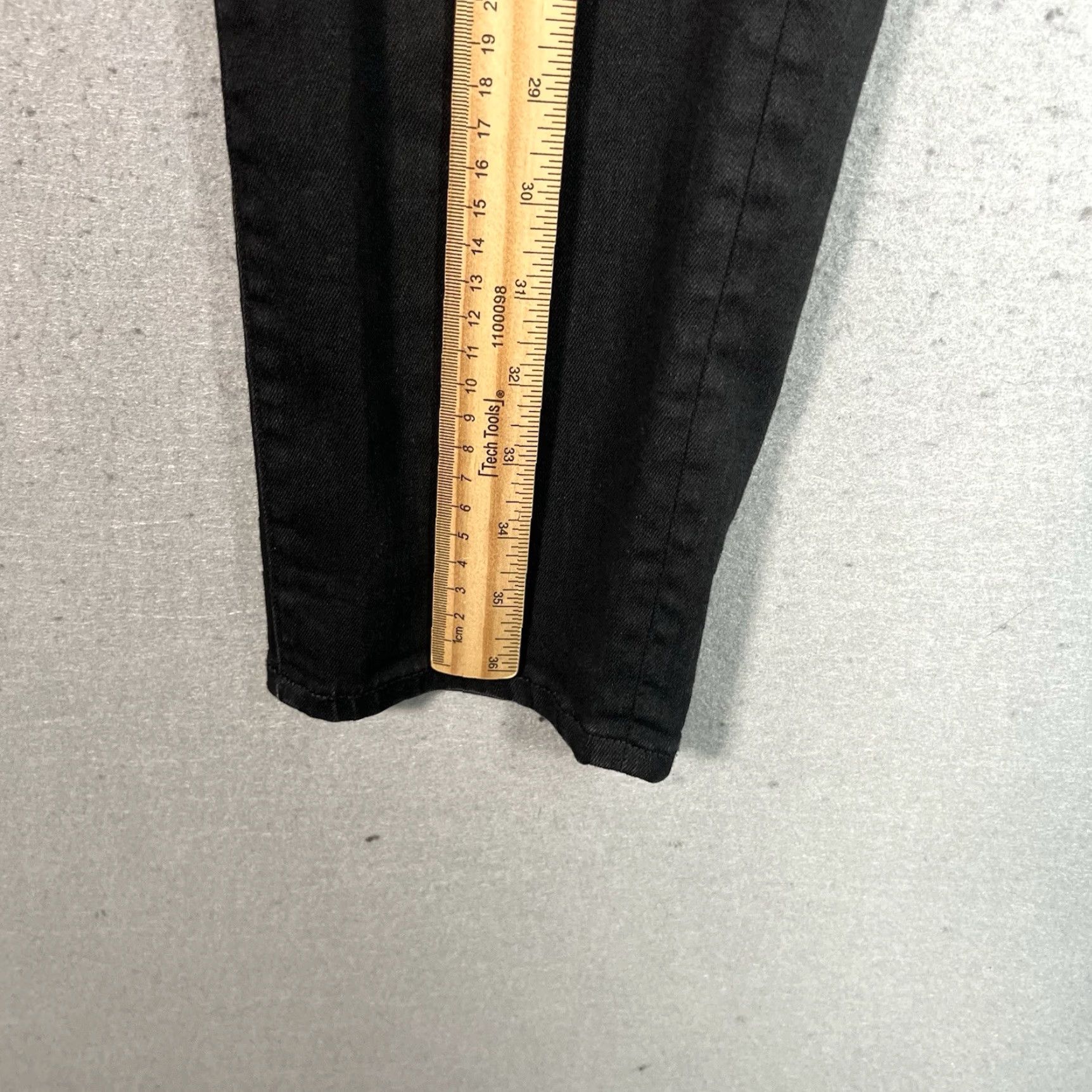 Uniqlo VINTAGE Uniqlo Jeans Womens 29 Black Dark Wash Skinny Fit Straight Leg High Rise Jeans Womens 29 Black Dark Wash Straight Jeans Mens? Size 30" / US 8 / IT 44 - 4 Thumbnail