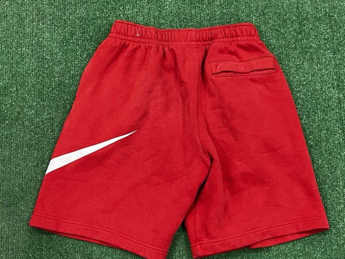 Nike Nike Big Swoosh Sweatshorts Size US 30 / EU 46 - 4 Thumbnail