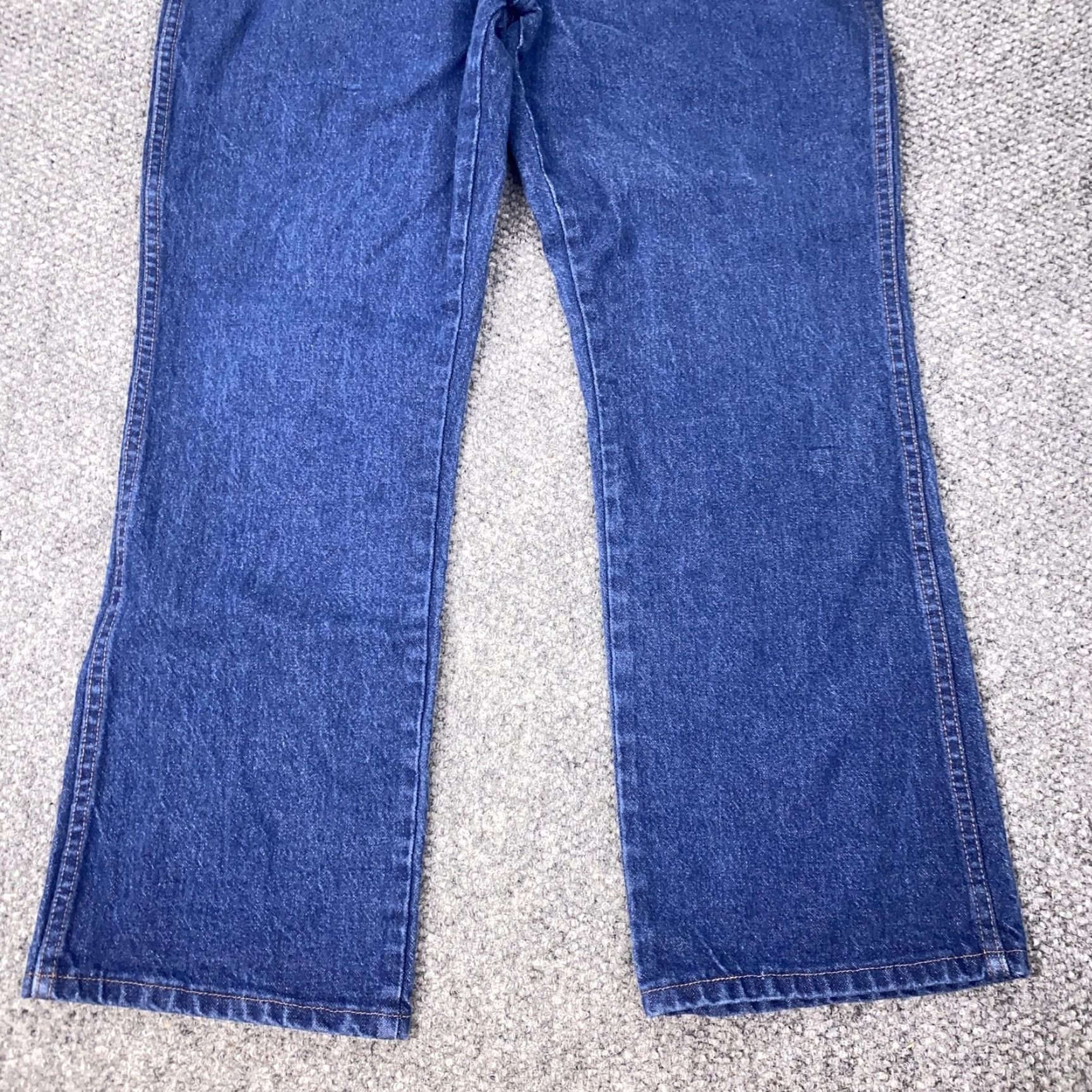Wrangler Vtg Wrangler Jeans Mens 40x30 Straight Leg Classic Denim Cowboy Western 90s Jeans Mens Blue Solid Five Pocket Wrangler 945NAV Cowboy Mens Size US 40 / EU 56 - 3 Thumbnail
