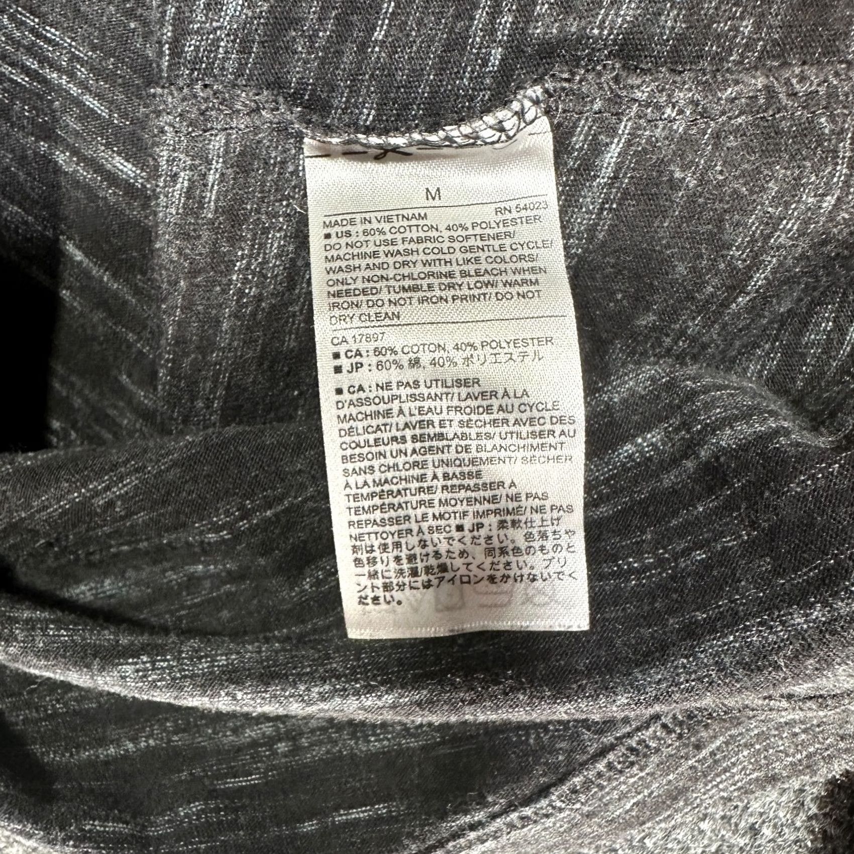 Banana Republic Banana Republic Shirt Mens M Gray Black Moisture Wicking Pullover Long Sleeve Heathered Casual Dressy Classic Moisture Wicking Size US M / EU 48-50 / 2 - 5 Thumbnail