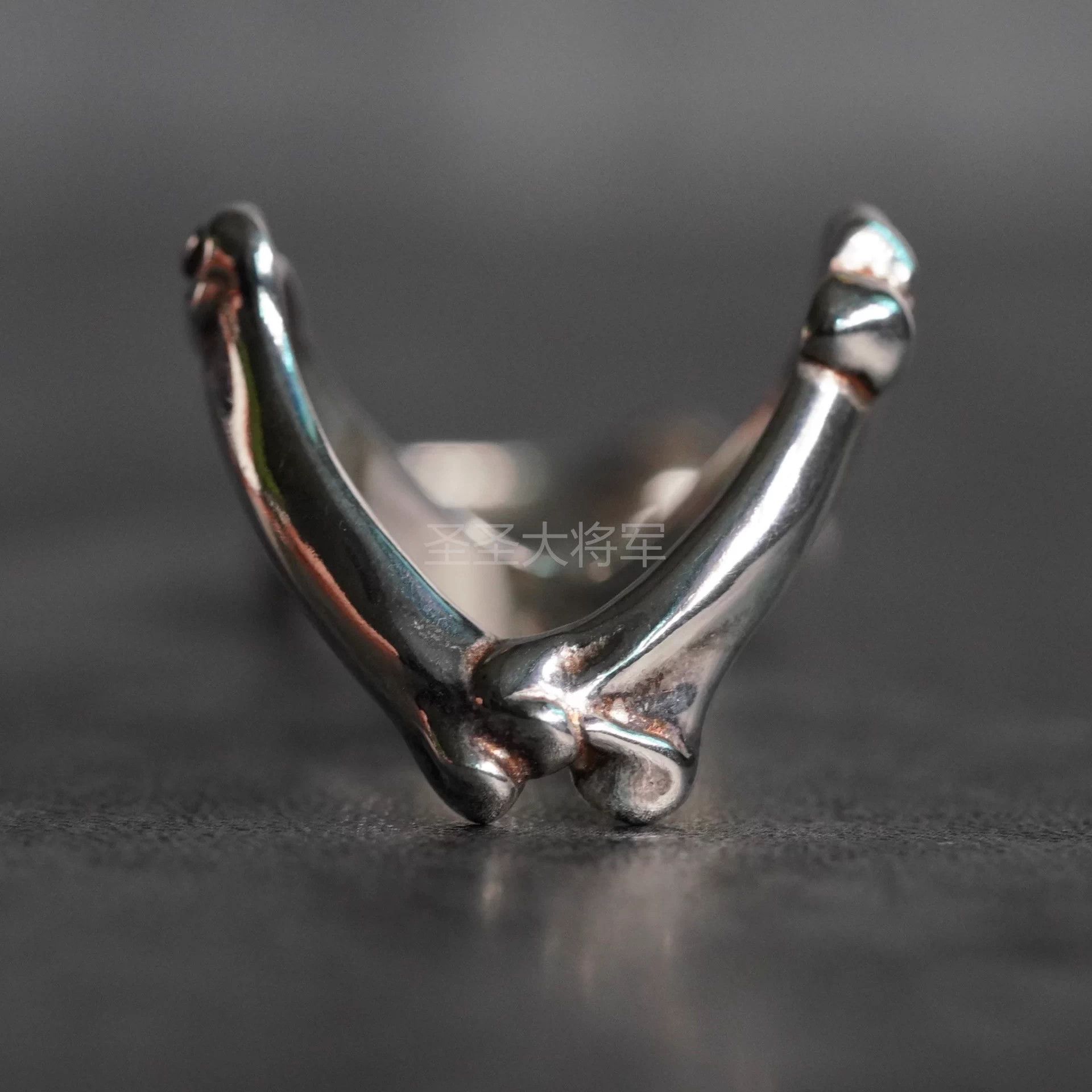 Takahiromiyashita The Soloist. The Soloist V-Bone Sterling Silver Ring US9.5 Size ONE SIZE - 4 Thumbnail