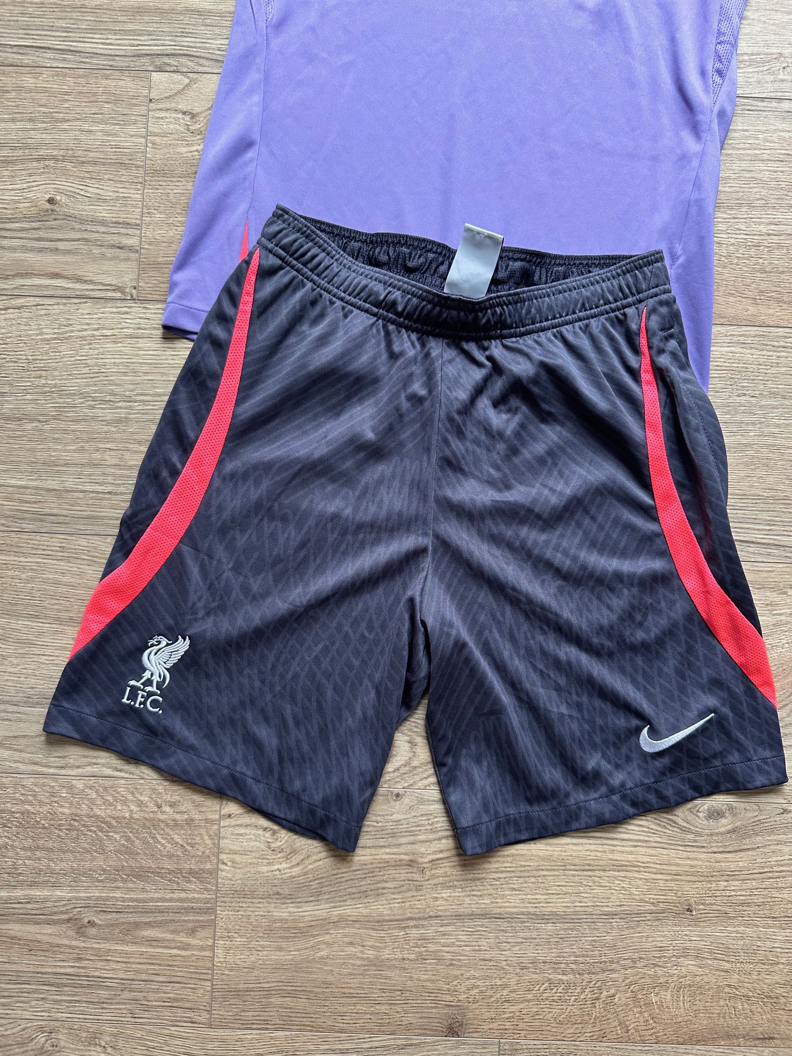 Nike 2023 / 2024 Nike Liverpool Strike Trainings set S-XS fit Size US XS / EU 42 / 0 - 2 Thumbnail