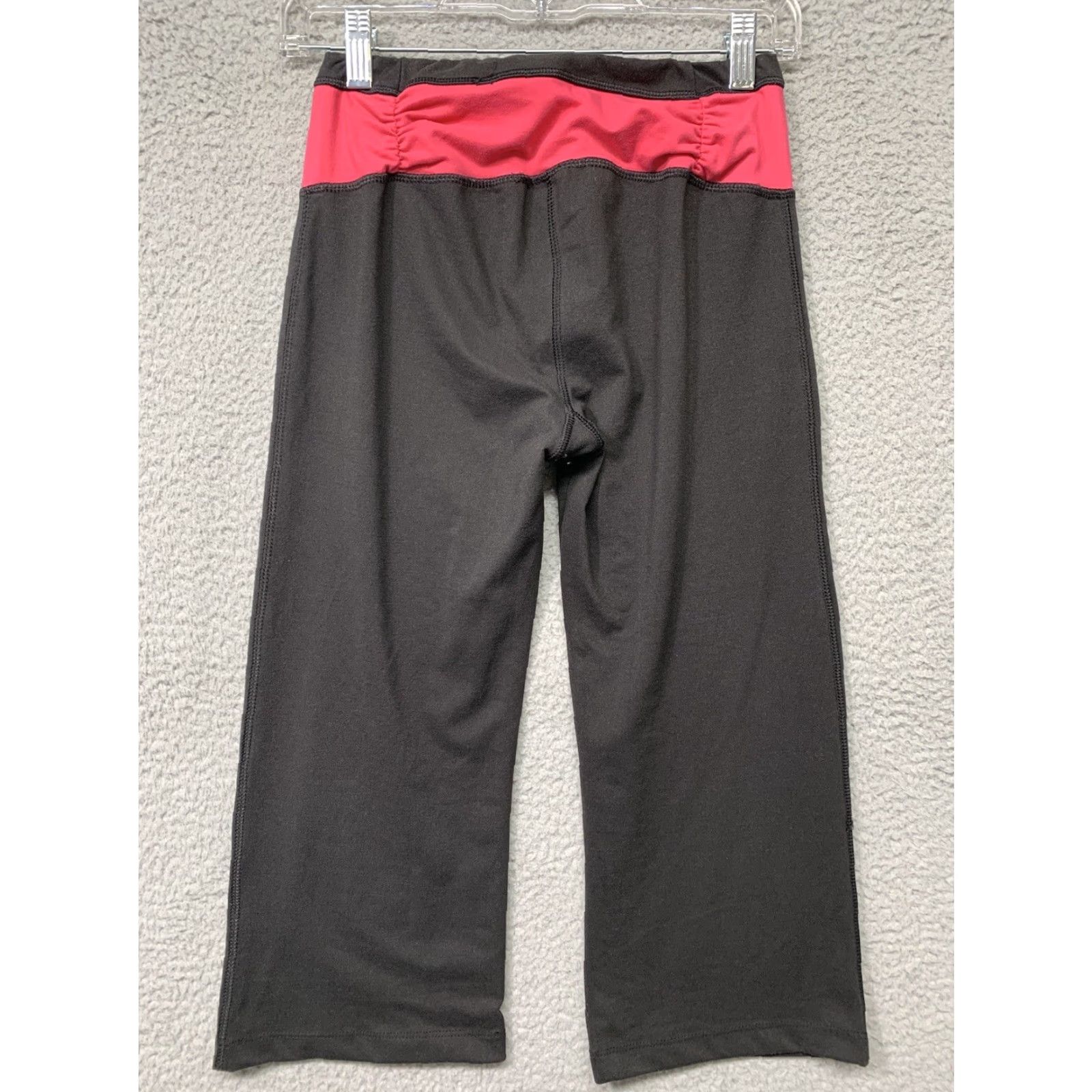 Bally Bally Pants Women’s Small Activewear Yoga Athletic Stretch Black Pink Capri 90% Polyester 10% Spandex Size 28" / US 6 / IT 42 - 5 Thumbnail