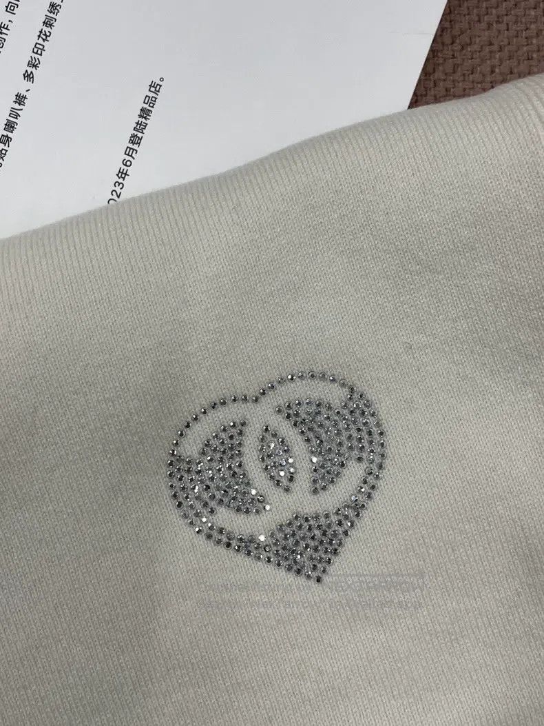 Chanel Chanel Love rhinestone double C cashmere scarf Size ONE SIZE - 6 Thumbnail