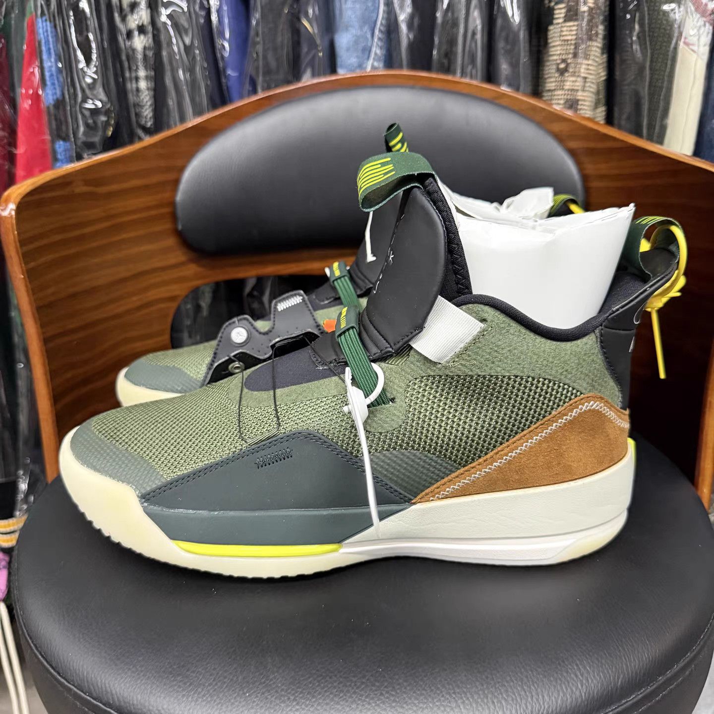 Jordan Brand Air Jordan 33 x Travis Scott Olive Green K15 Size US 9.5 / EU 42-43 - 6 Thumbnail