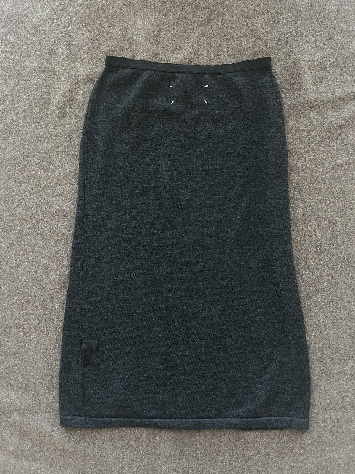 Maison Margiela 90s Runway Knit Inside-Out Skirt Size 28" / US 6 / IT 42 - 1 Thumbnail
