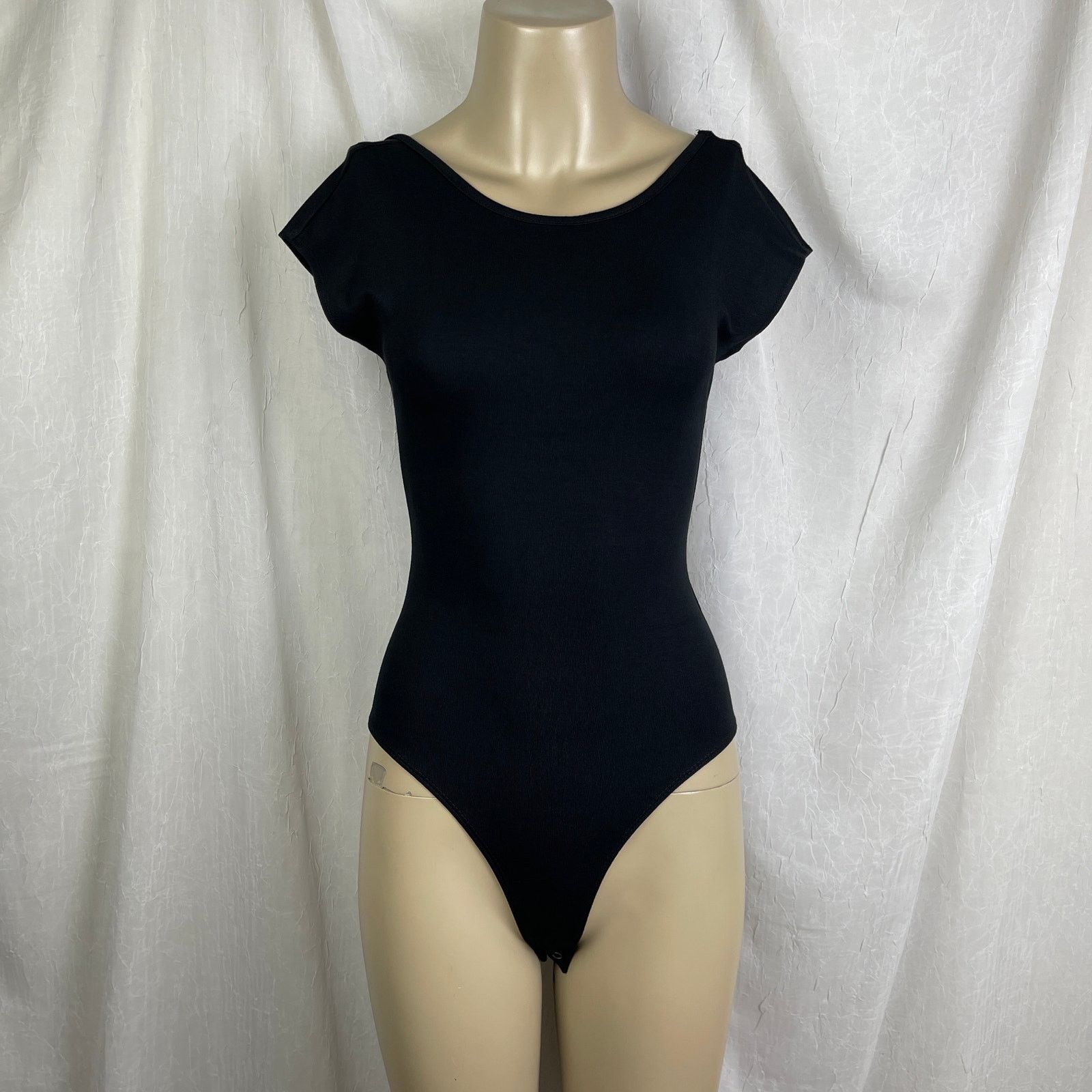 Forever 21 Forever 21 Low Scoop Back Short Sleeve Bodysuit Black NWT XS Size XS / US 0-2 / IT 36-38 - 2 Thumbnail