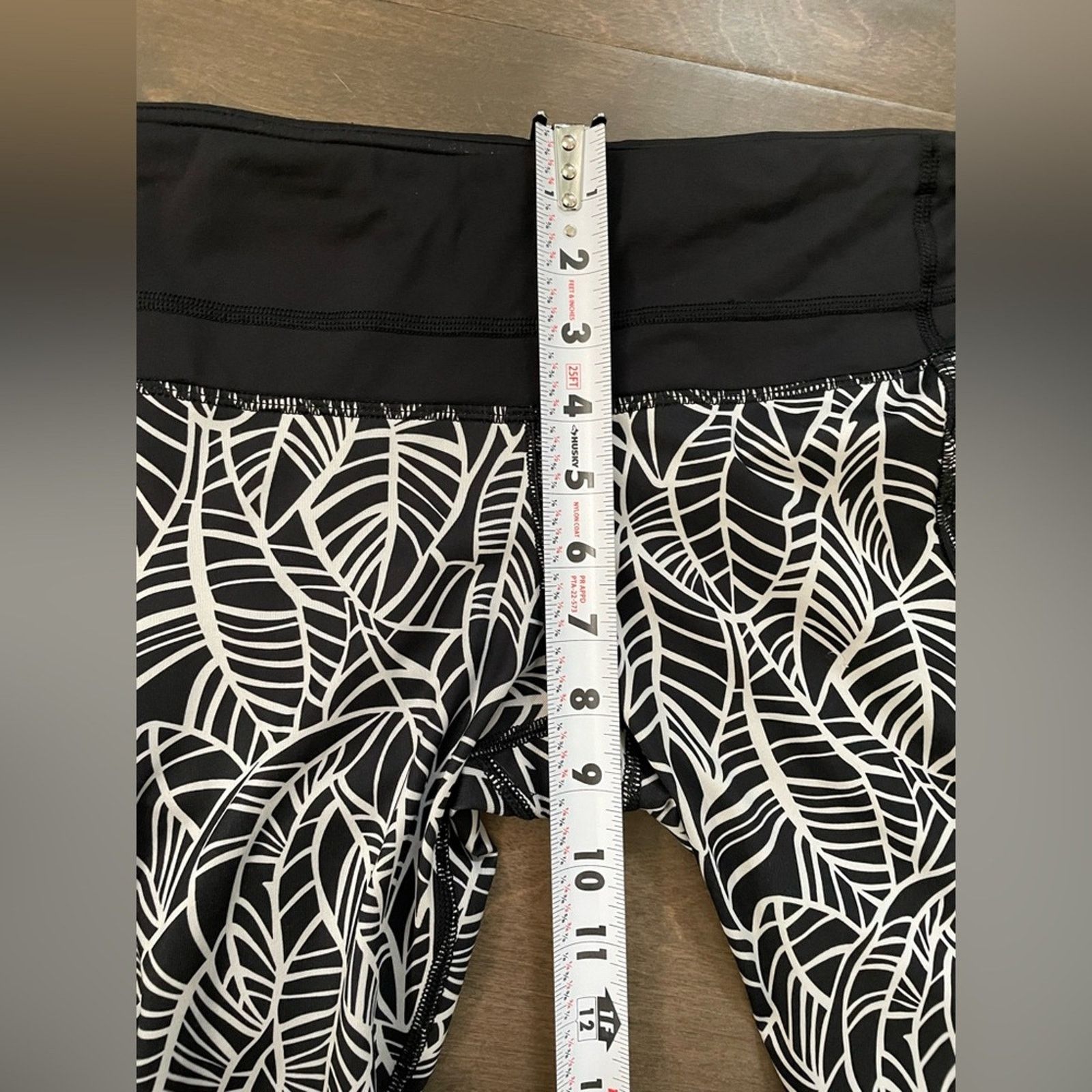 Lululemon Lululemon Black and Gray patterned tights - size 8 Size 30" / US 8 / IT 44 - 9 Thumbnail