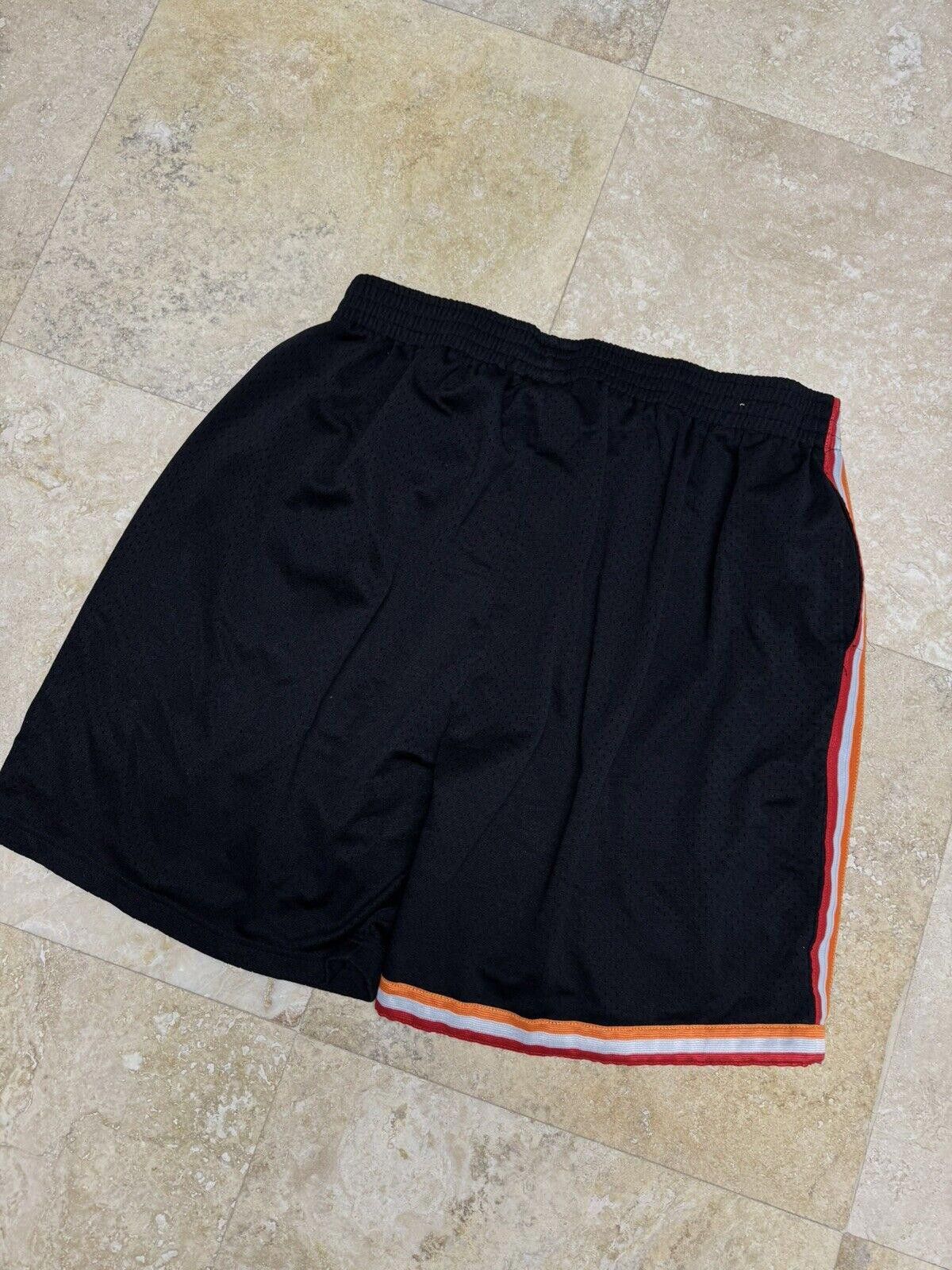 Mitchell & Ness 100% Authentic Mitchell Ness 96 97 Miami Heat Shorts Size US 40 / EU 56 - 8 Thumbnail