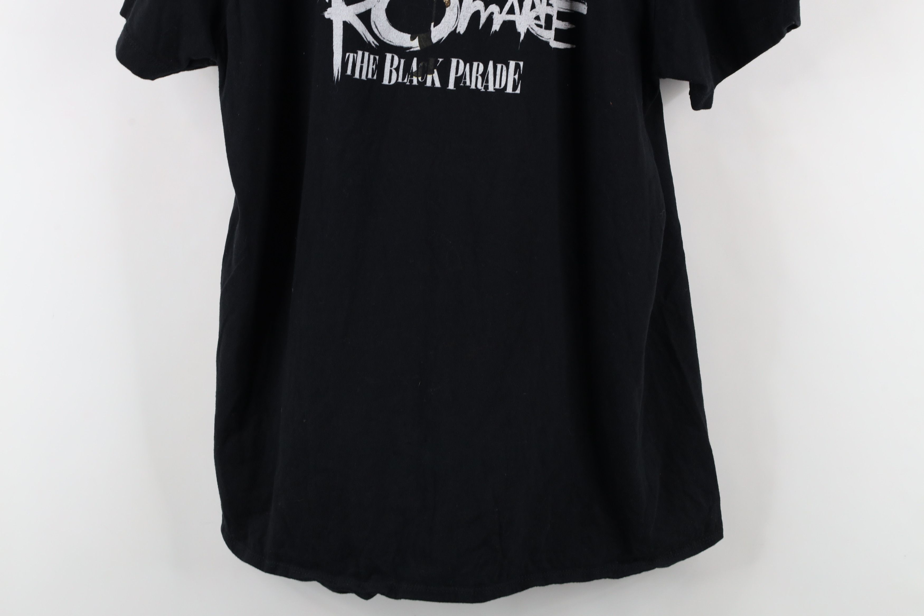 Vintage Vintage Y2K Black Parade My Chemical Romance Band T-Shirt Size US L / EU 52-54 / 3 - 3 Thumbnail